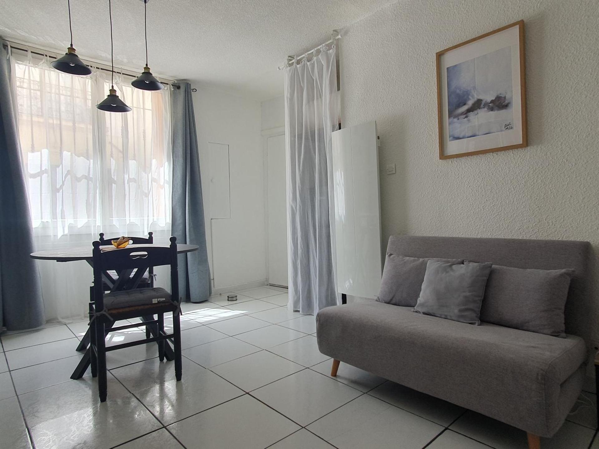 Beau studio rénové en centre-ville de Sète