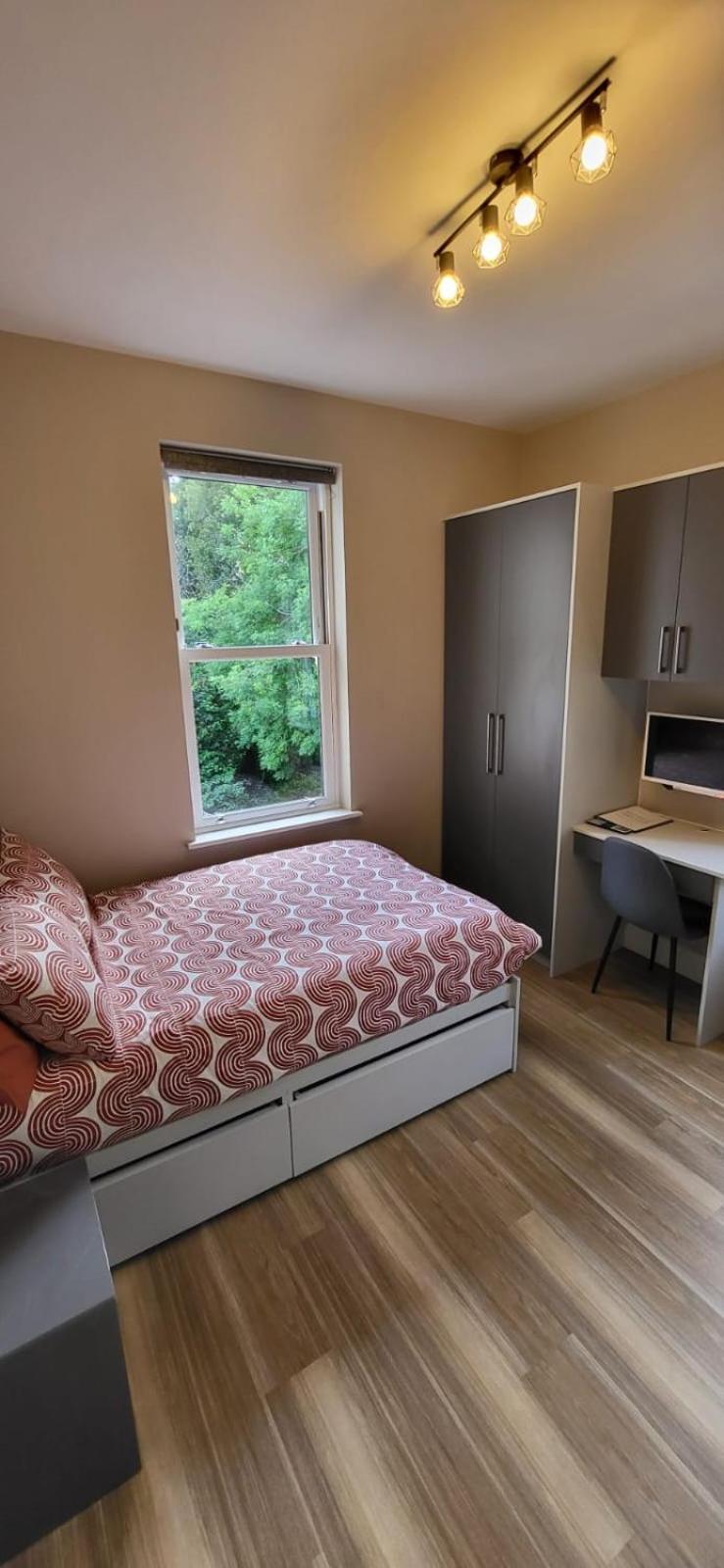 Sands House - luxury modern studios with secure parking in Epsom, Surrey