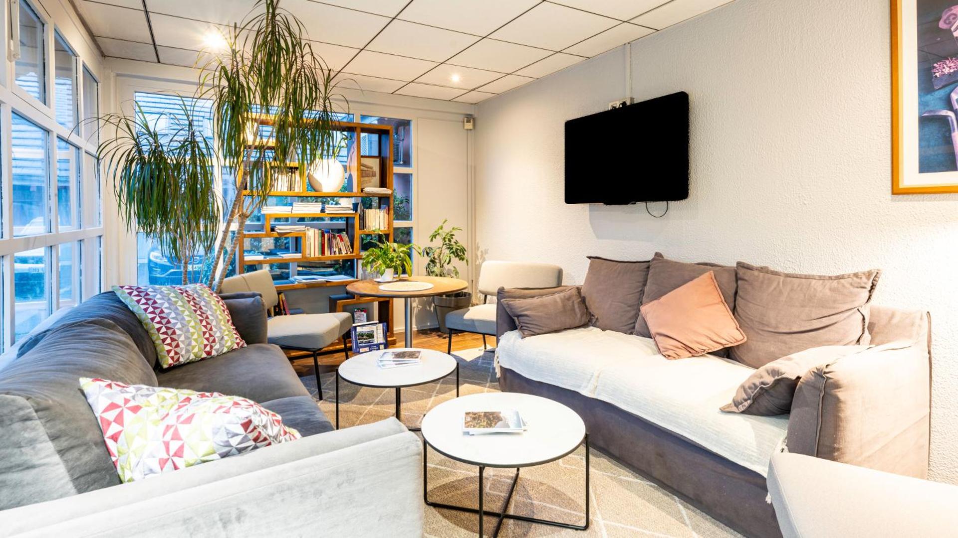 Communal lounge/ TV room