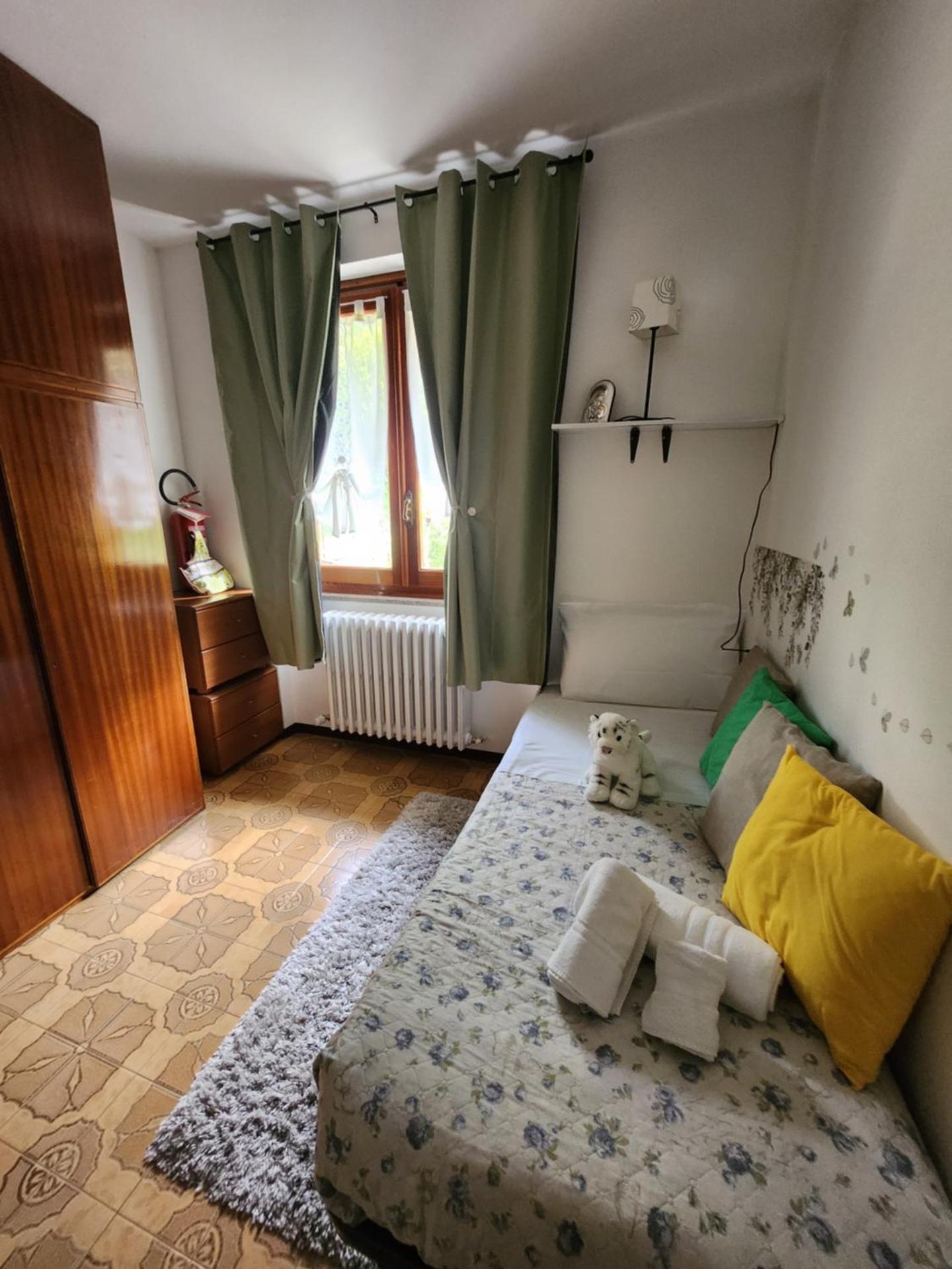 Appartamento L'ulivo 5 chilometri da Varenna vista lago in via privata