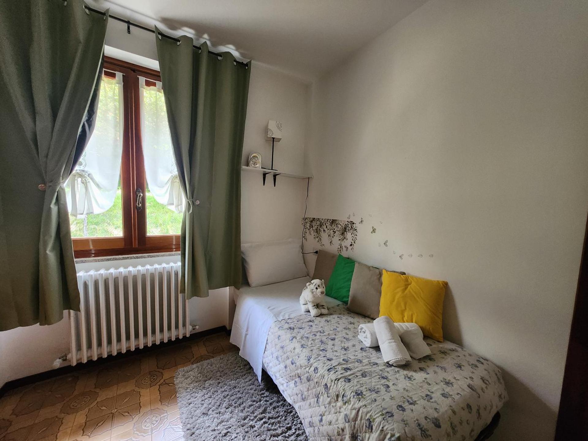 Appartamento L'ulivo 5 chilometri da Varenna vista lago in via privata