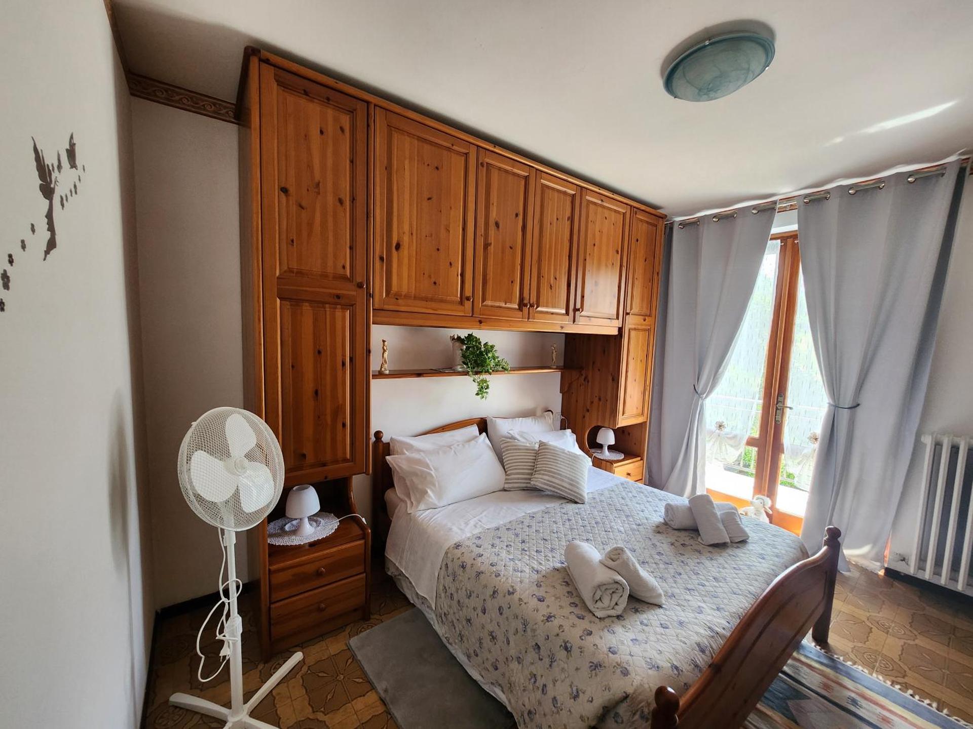 Appartamento L'ulivo 5 chilometri da Varenna vista lago in via privata