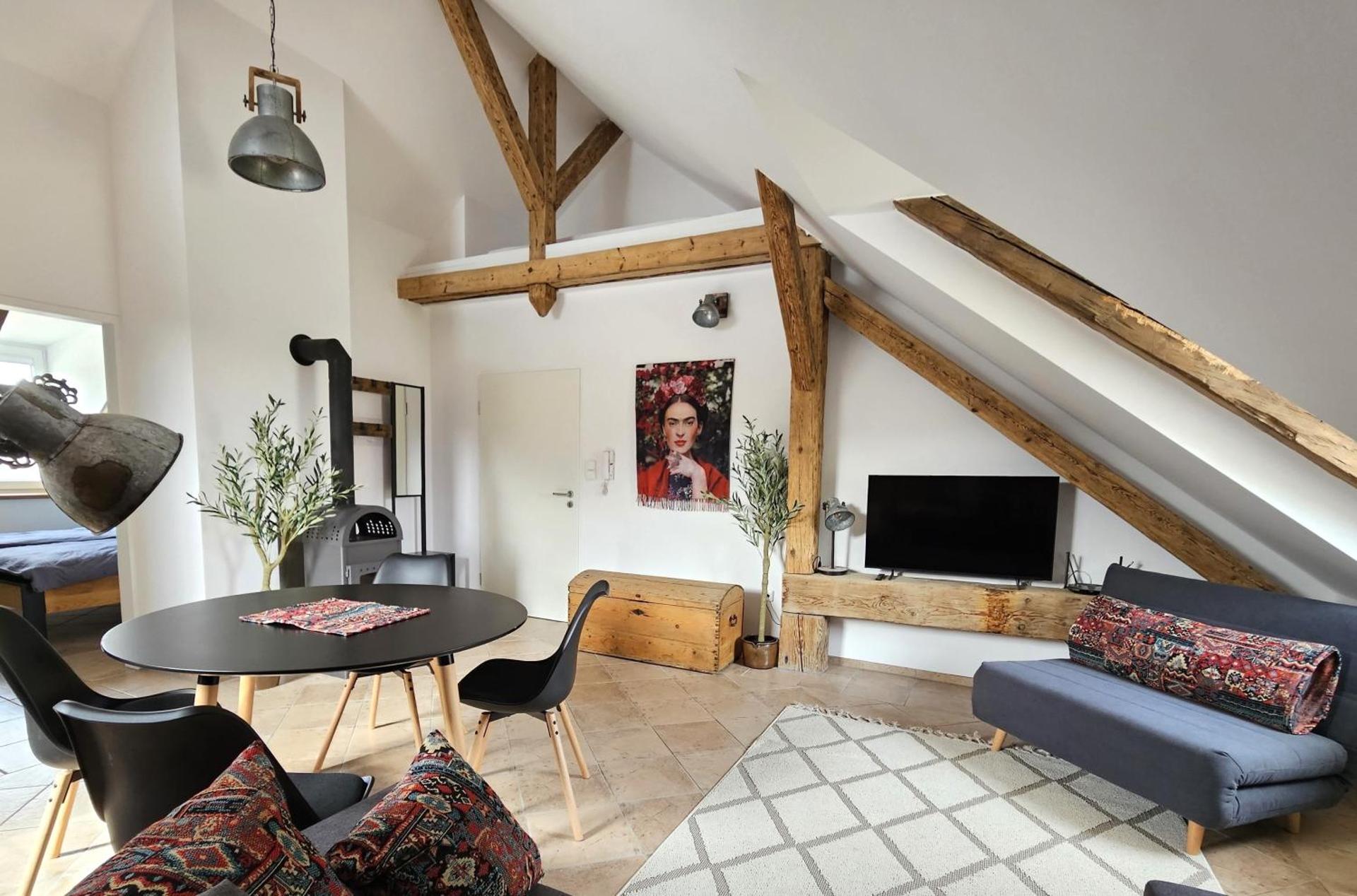 Apartment with Lake View