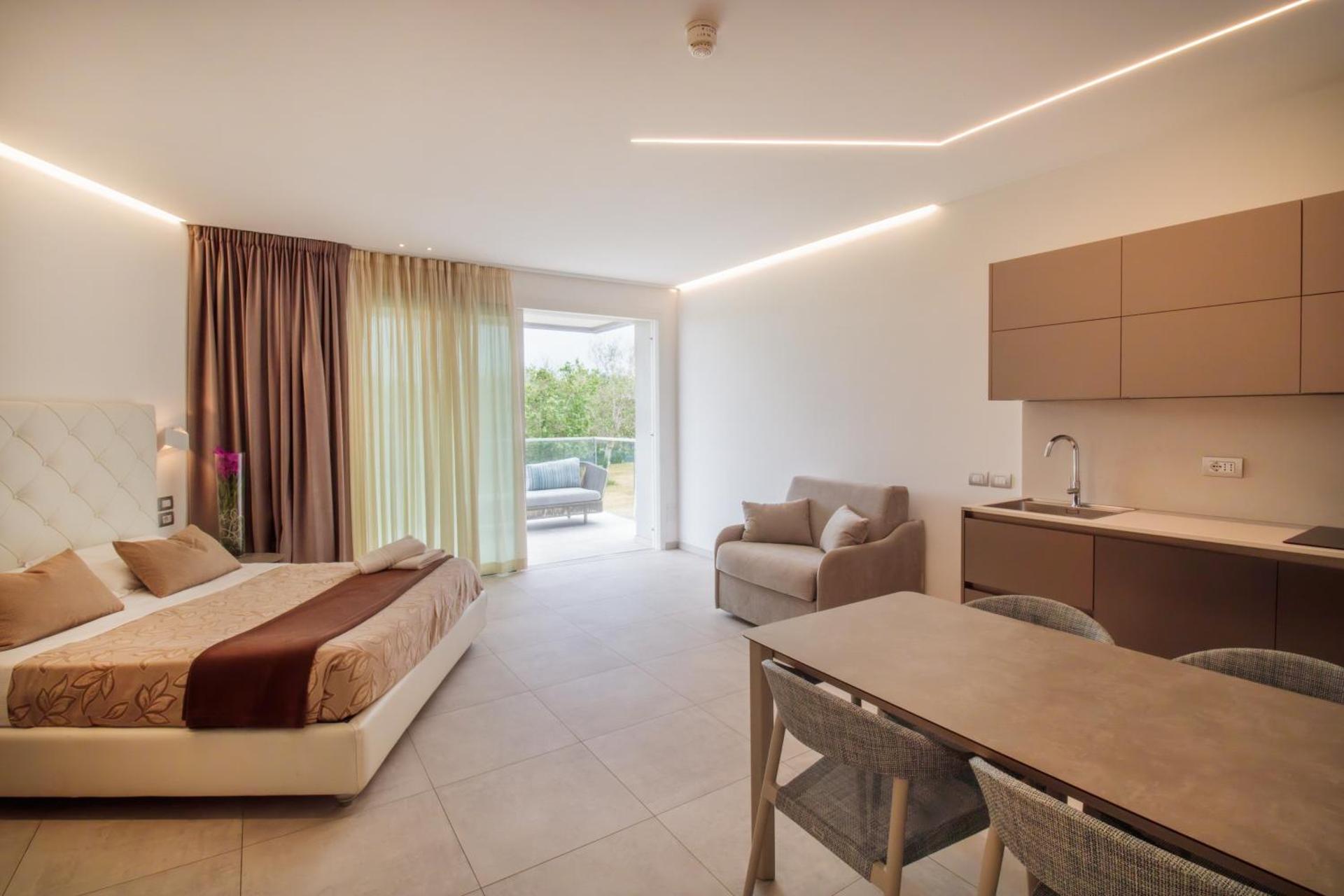 Deluxe Apartment with Terrace and Side Sea View