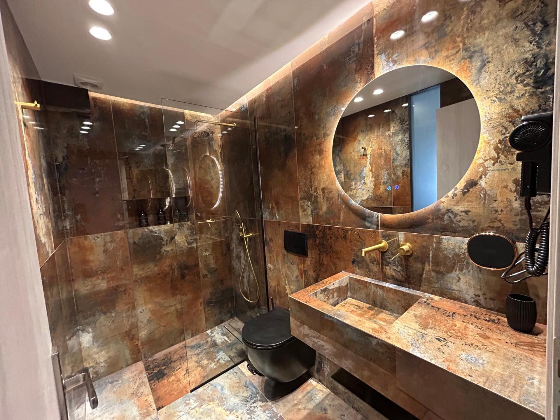 KLEOPATRA'S Luxury Suite