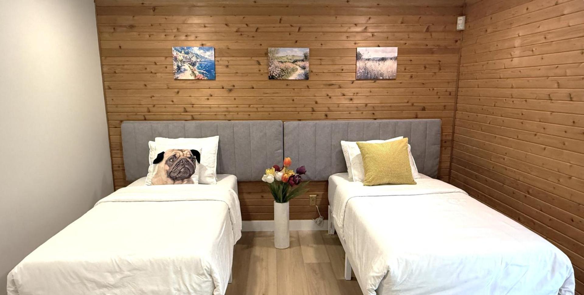 Vancouver Lake City Way Guesthouse 10 min to SkyTrain