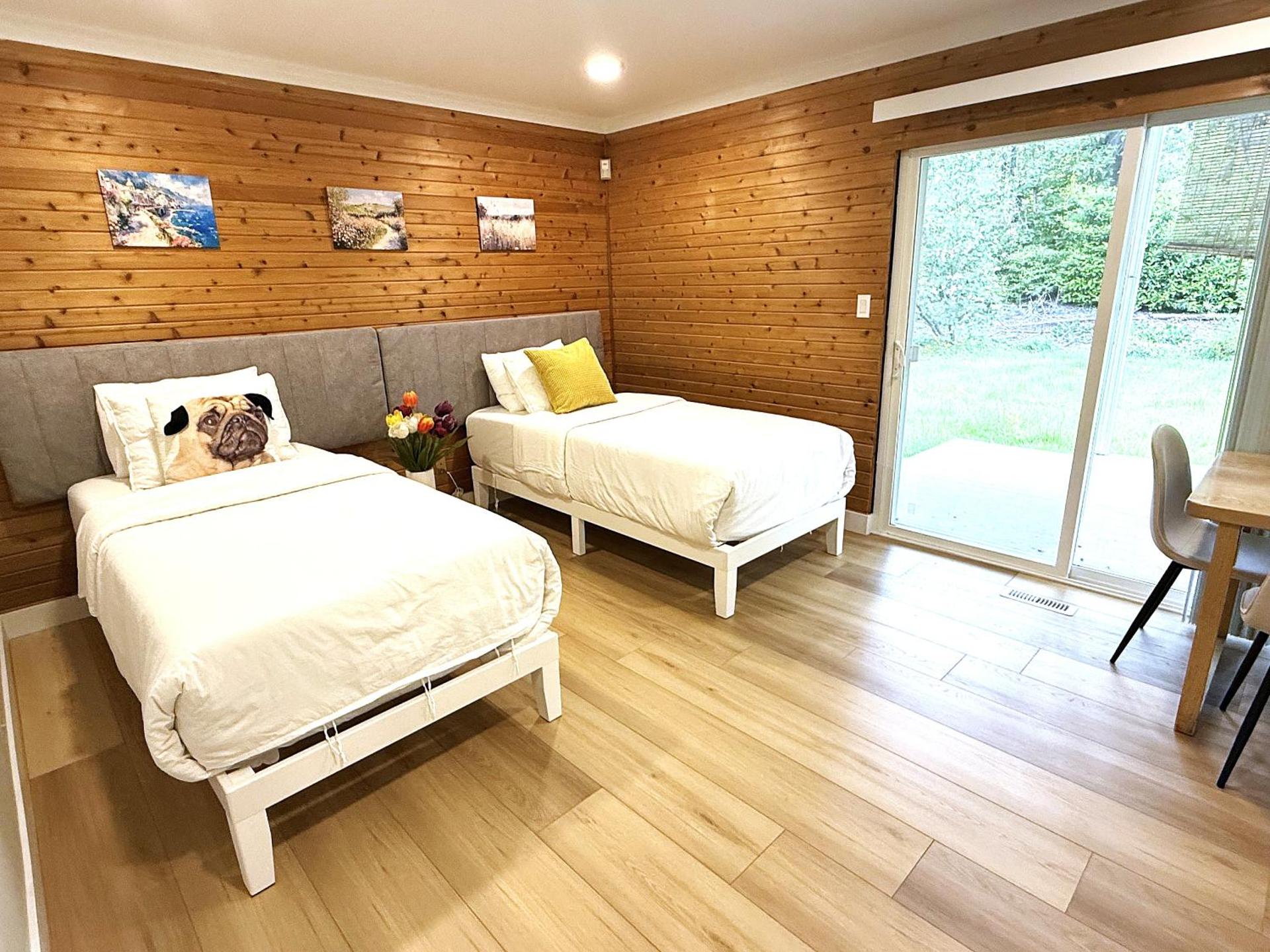 Vancouver Lake City Way Guesthouse 10 min to SkyTrain