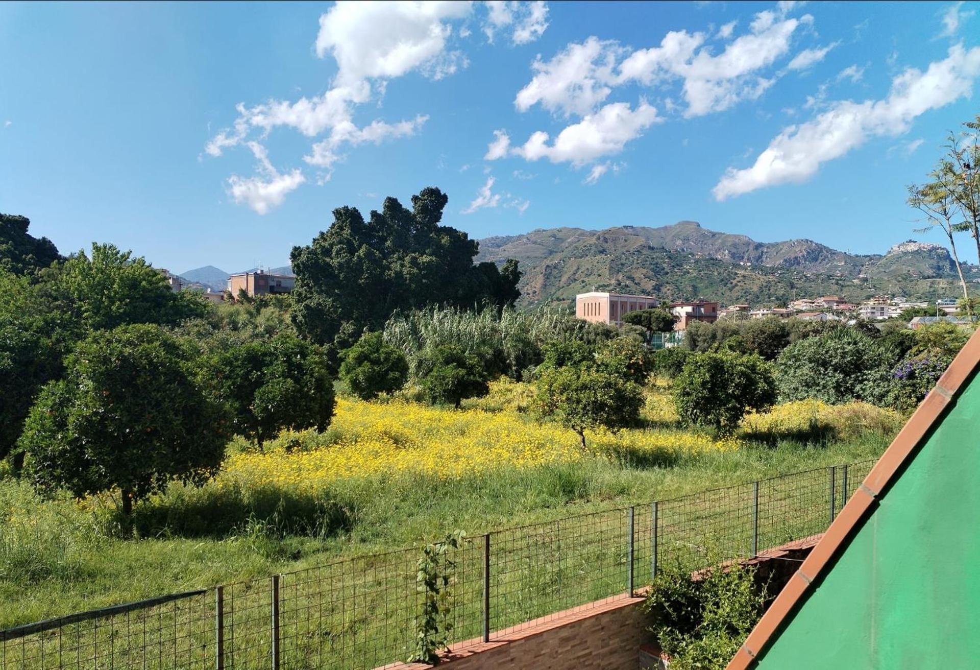 Casa dei Fiori con la vista a Taormina