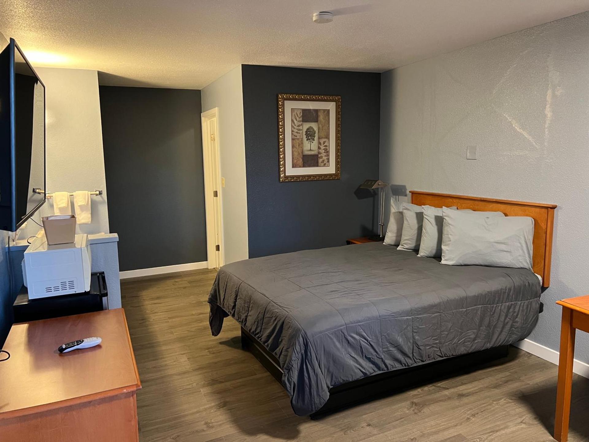 Oasis Inn and Suites