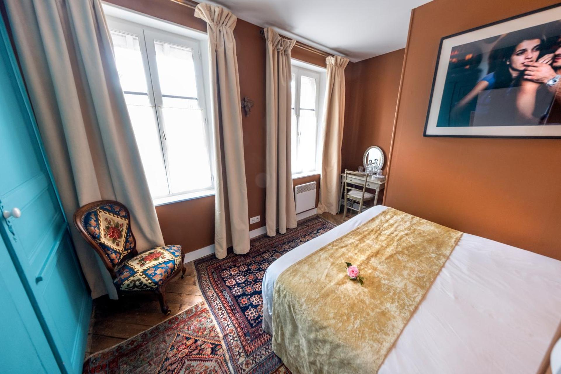 Centre historique de LYONS LA FORET Hotel de Maître le Cottage