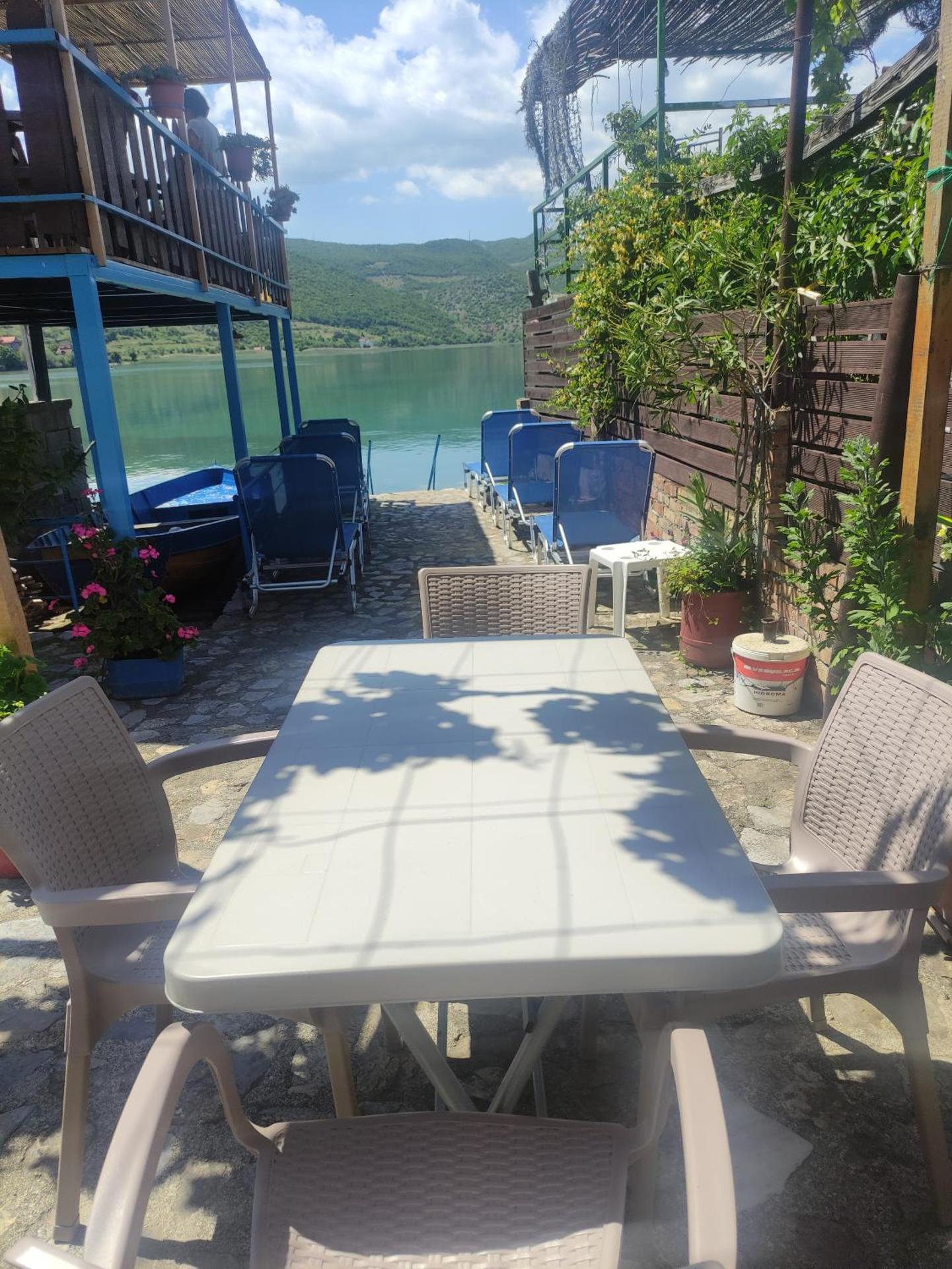 ERDA LAKESIDE Guesthouse