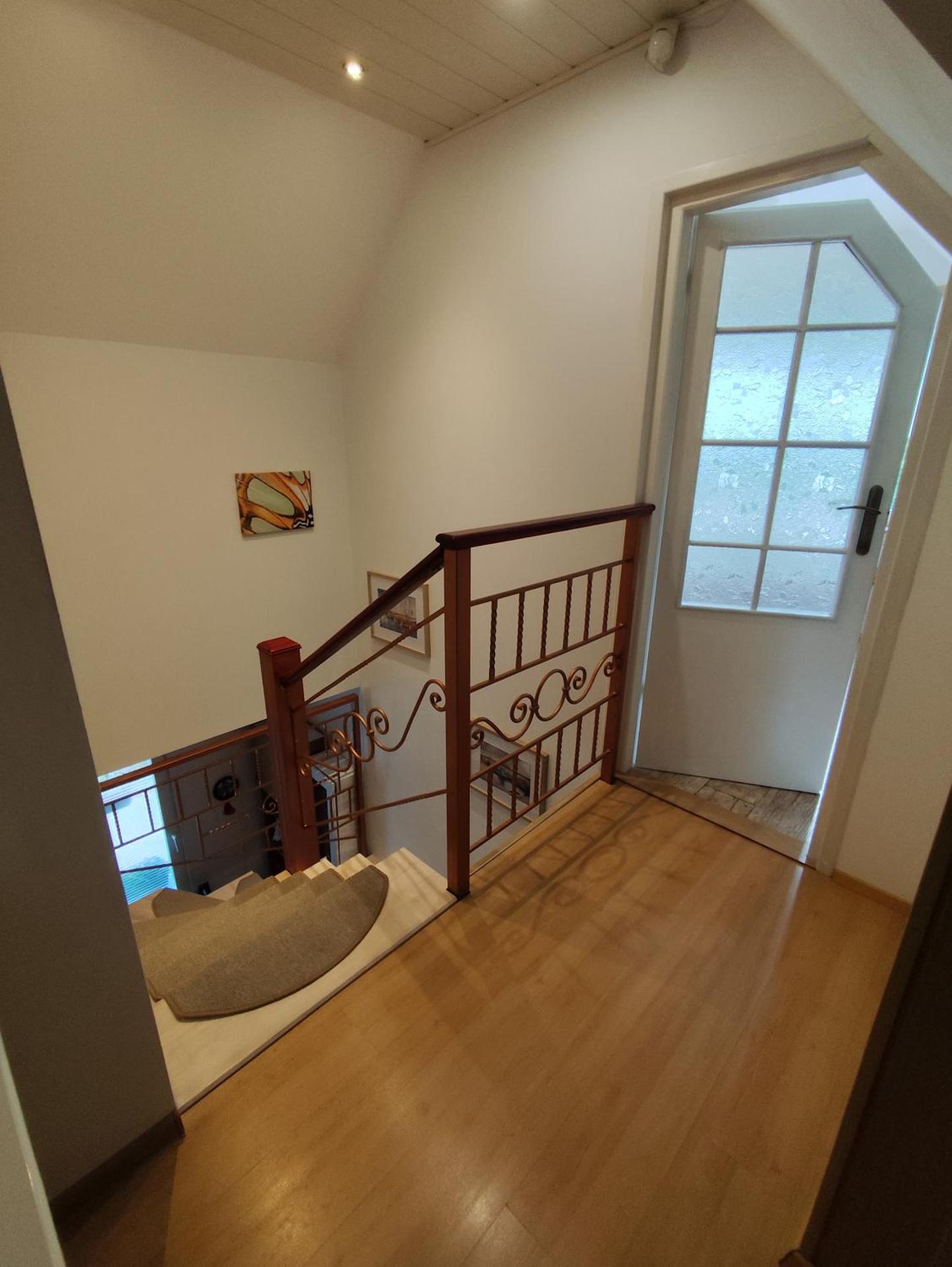 Apartament pod limbą