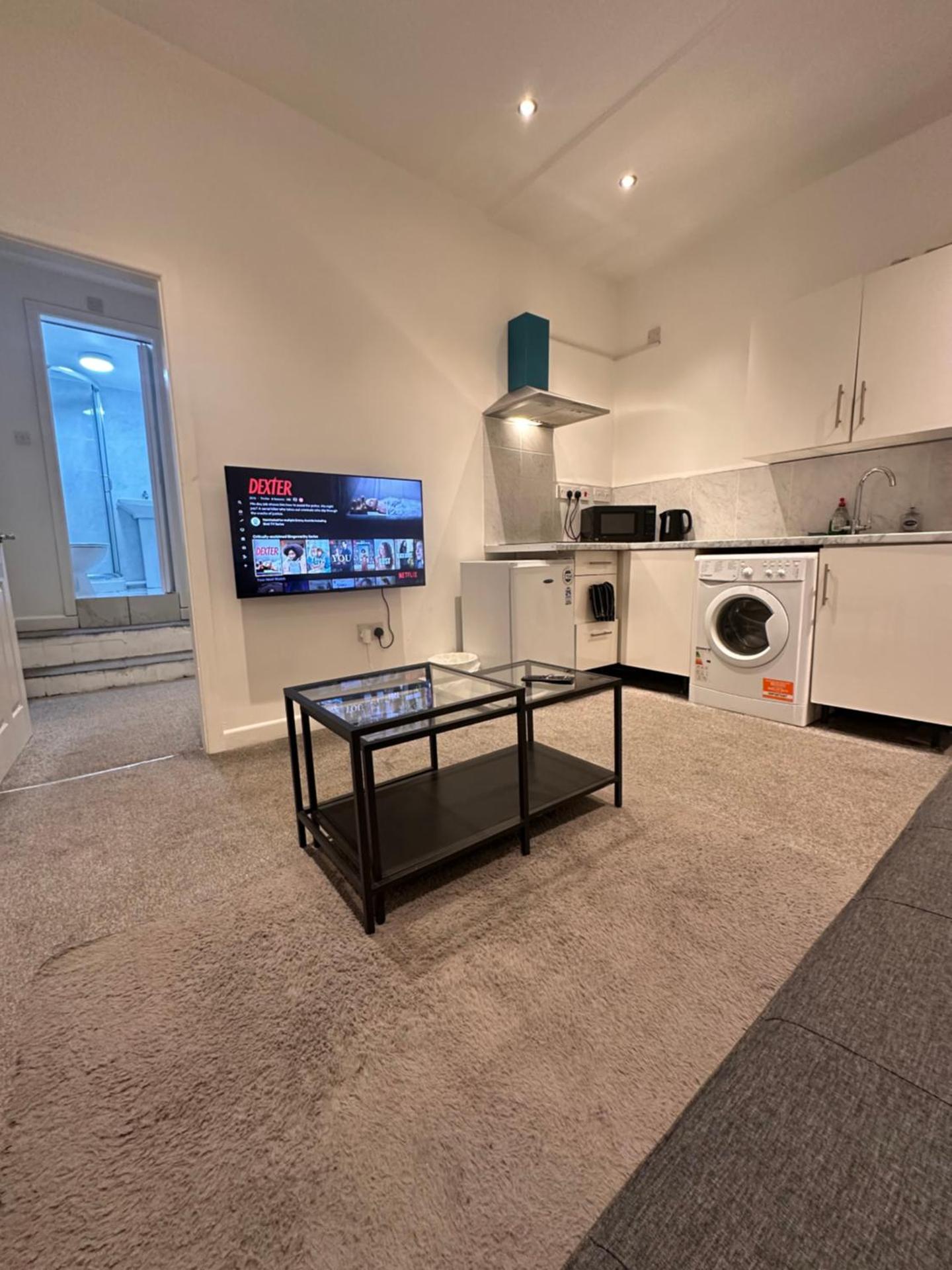 2 Bed Apartment-Parking -walk to city centre -birmingham