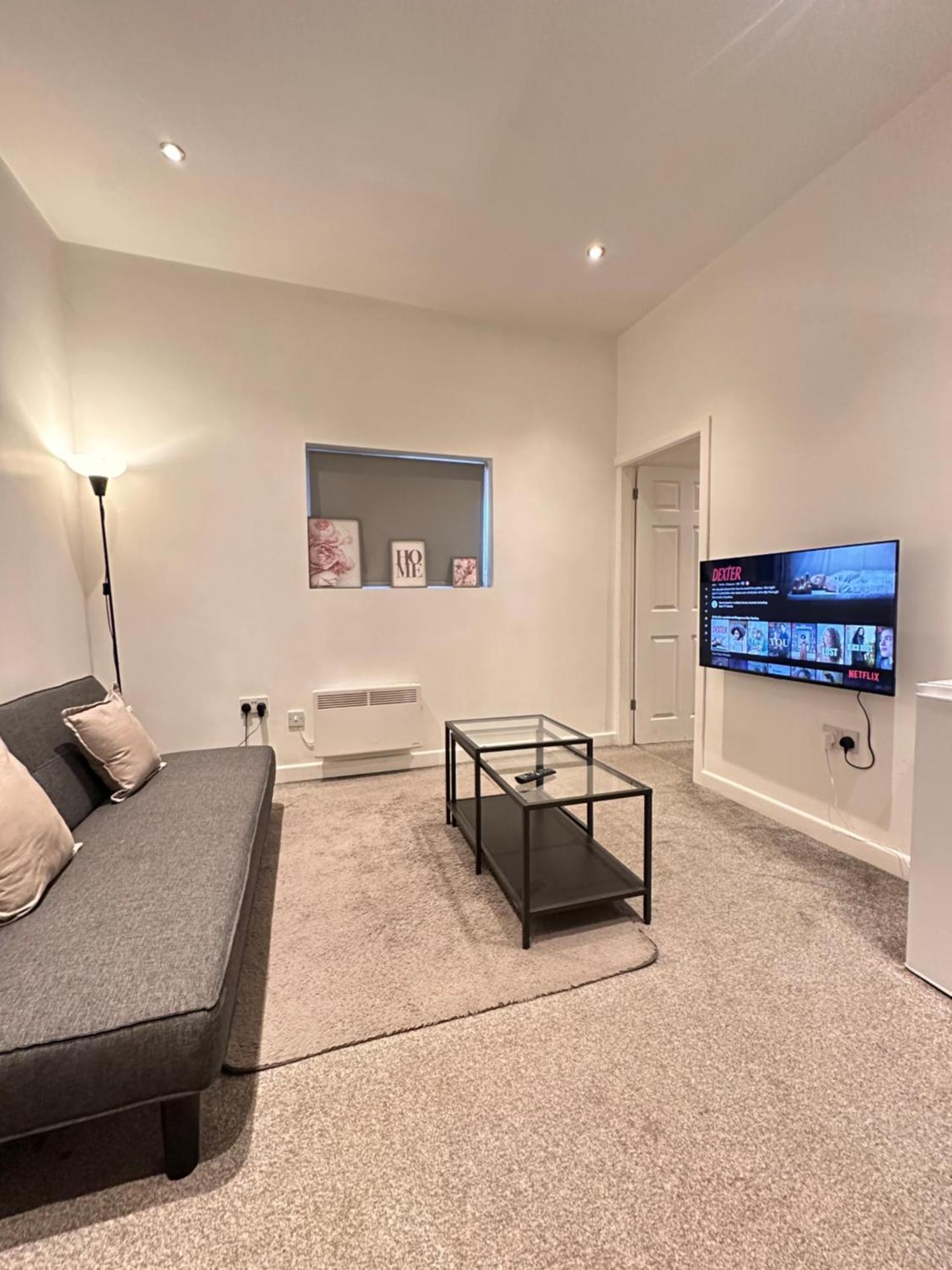 2 Bed Apartment-Parking -walk to city centre -birmingham