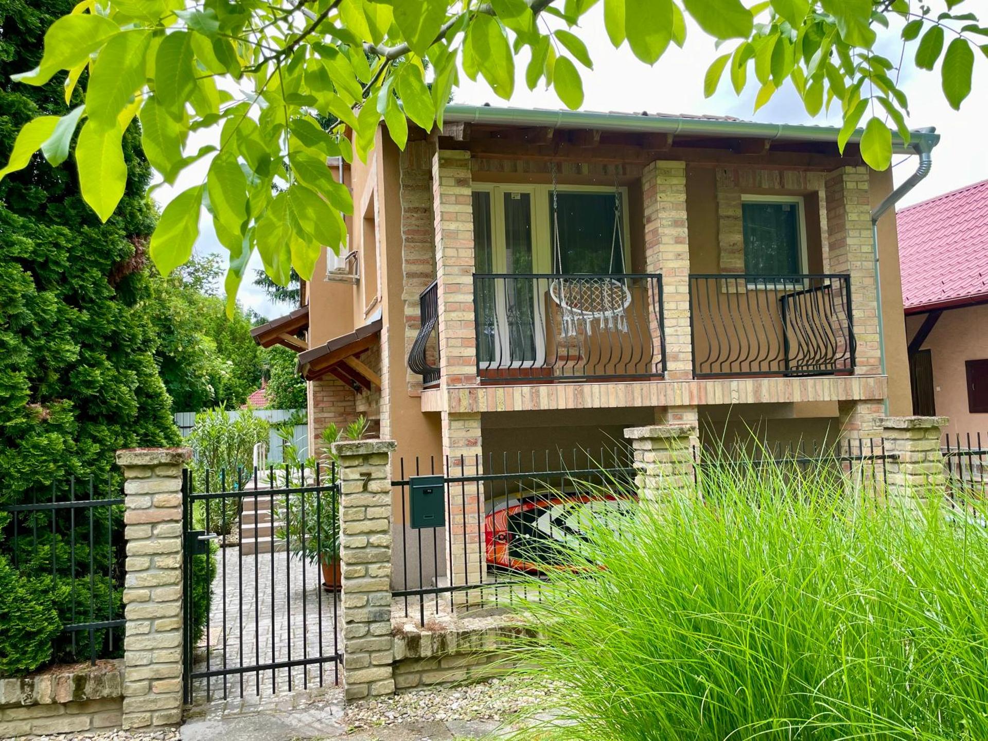 Rózsa Apartman Dombori