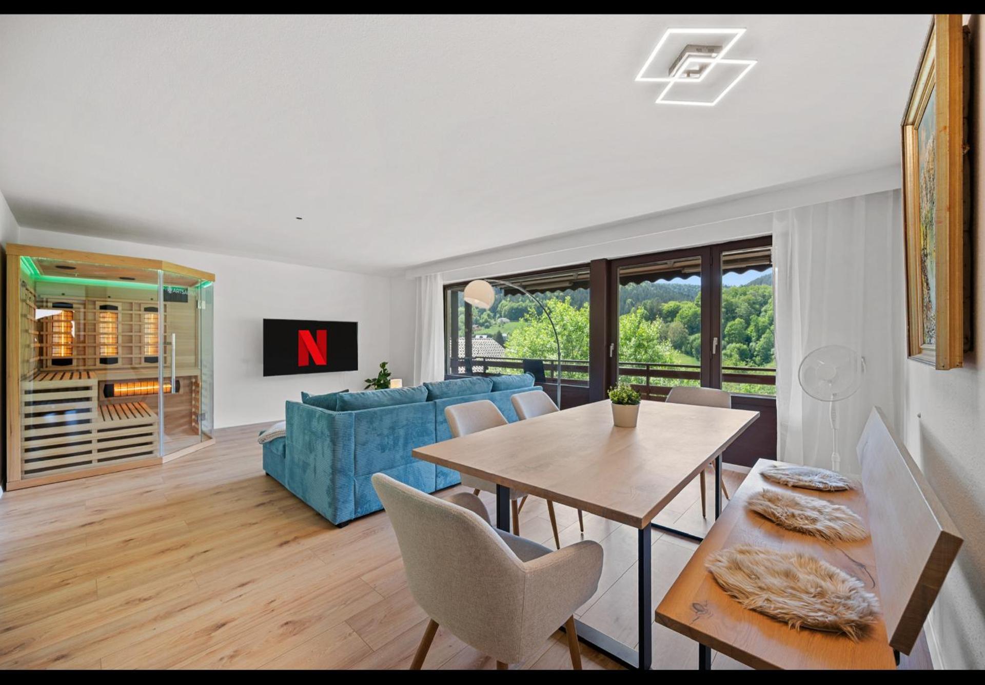 Communal lounge/ TV room