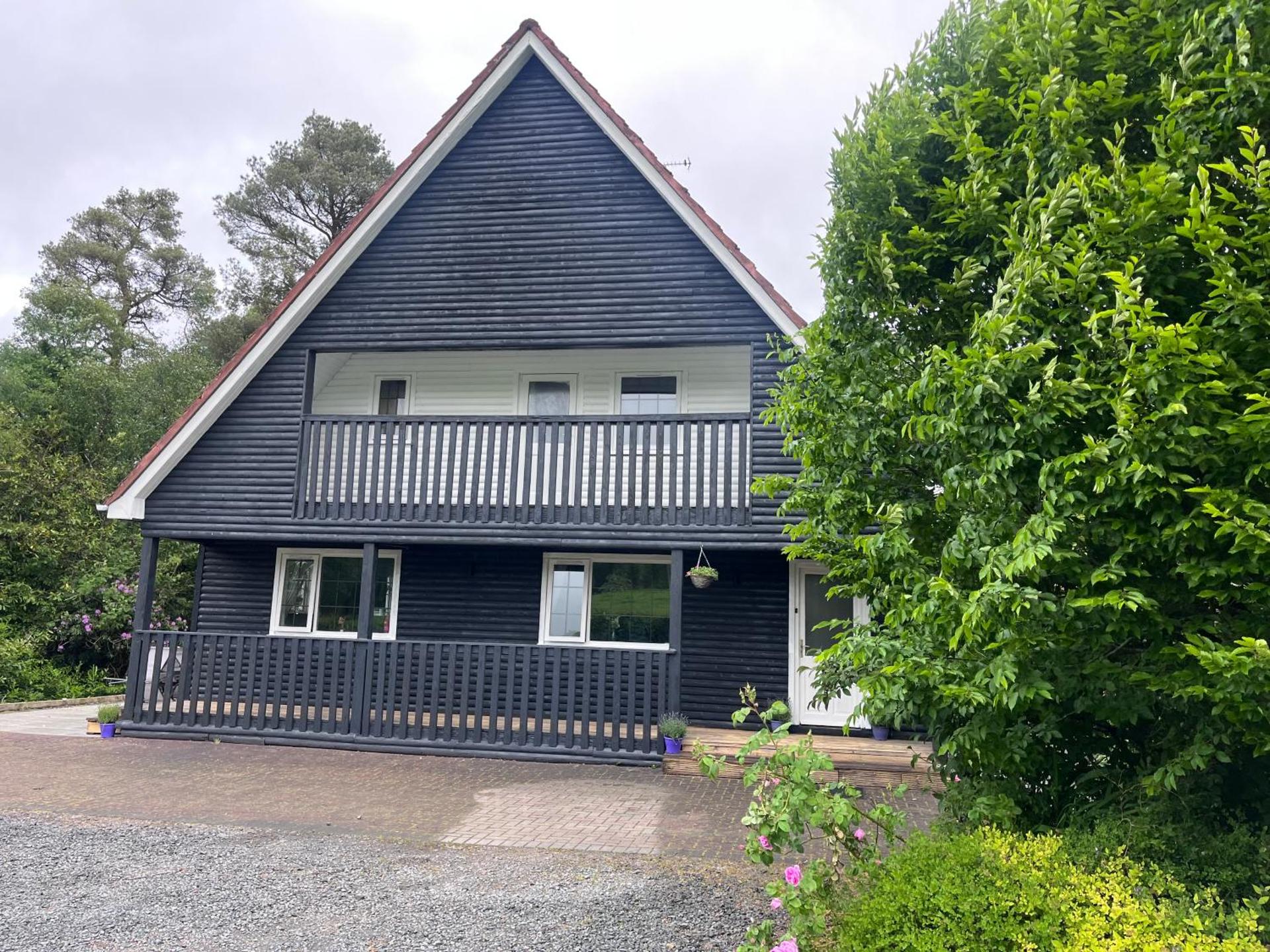 Large Newly Refurbished Lakeside Chalet With Optional Private Hot Tub