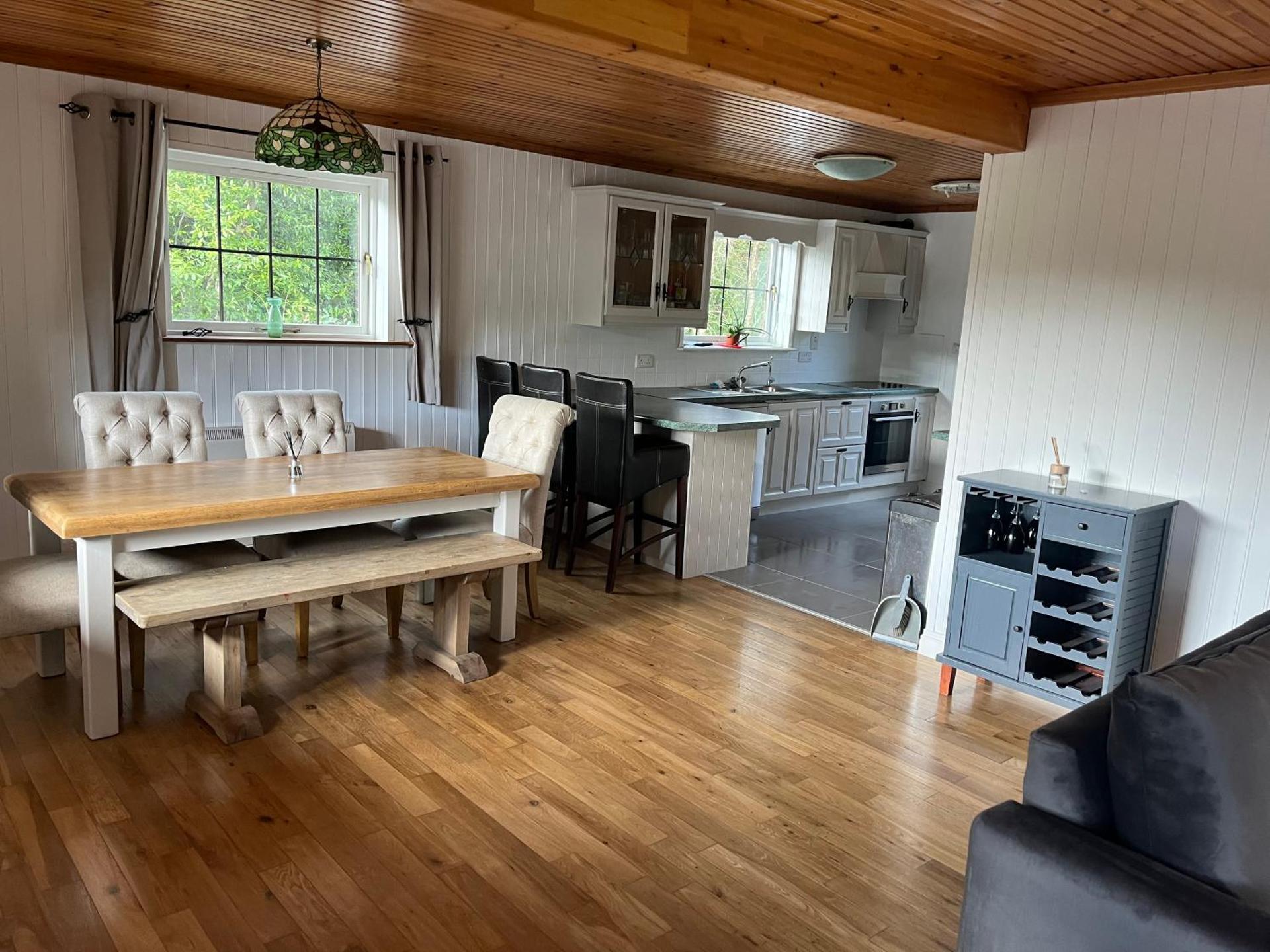 Large Newly Refurbished Lakeside Chalet With Optional Private Hot Tub