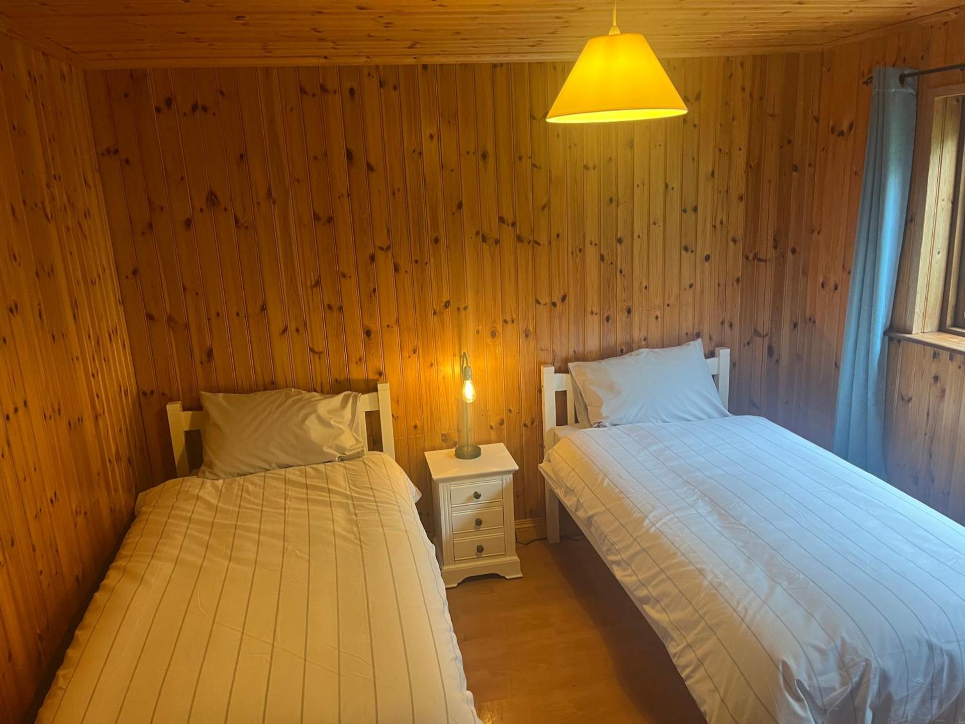 Large Newly Refurbished Lakeside Chalet With Optional Private Hot Tub