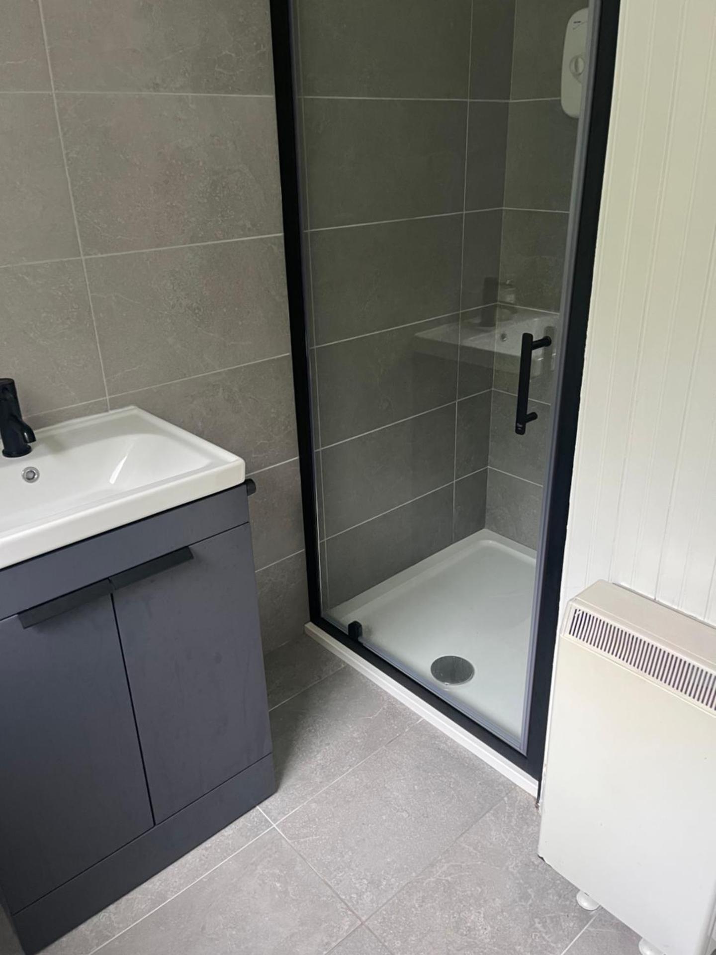 Large Newly Refurbished Lakeside Chalet With Optional Private Hot Tub