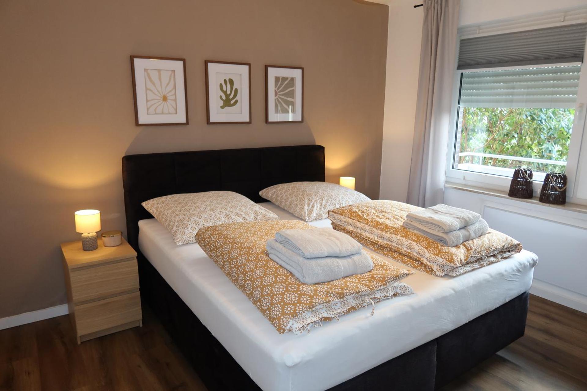 Frisch renoviertes, modernes 2Zi Apartment mit Balkon, Boxspringbett in Kliniknähe!