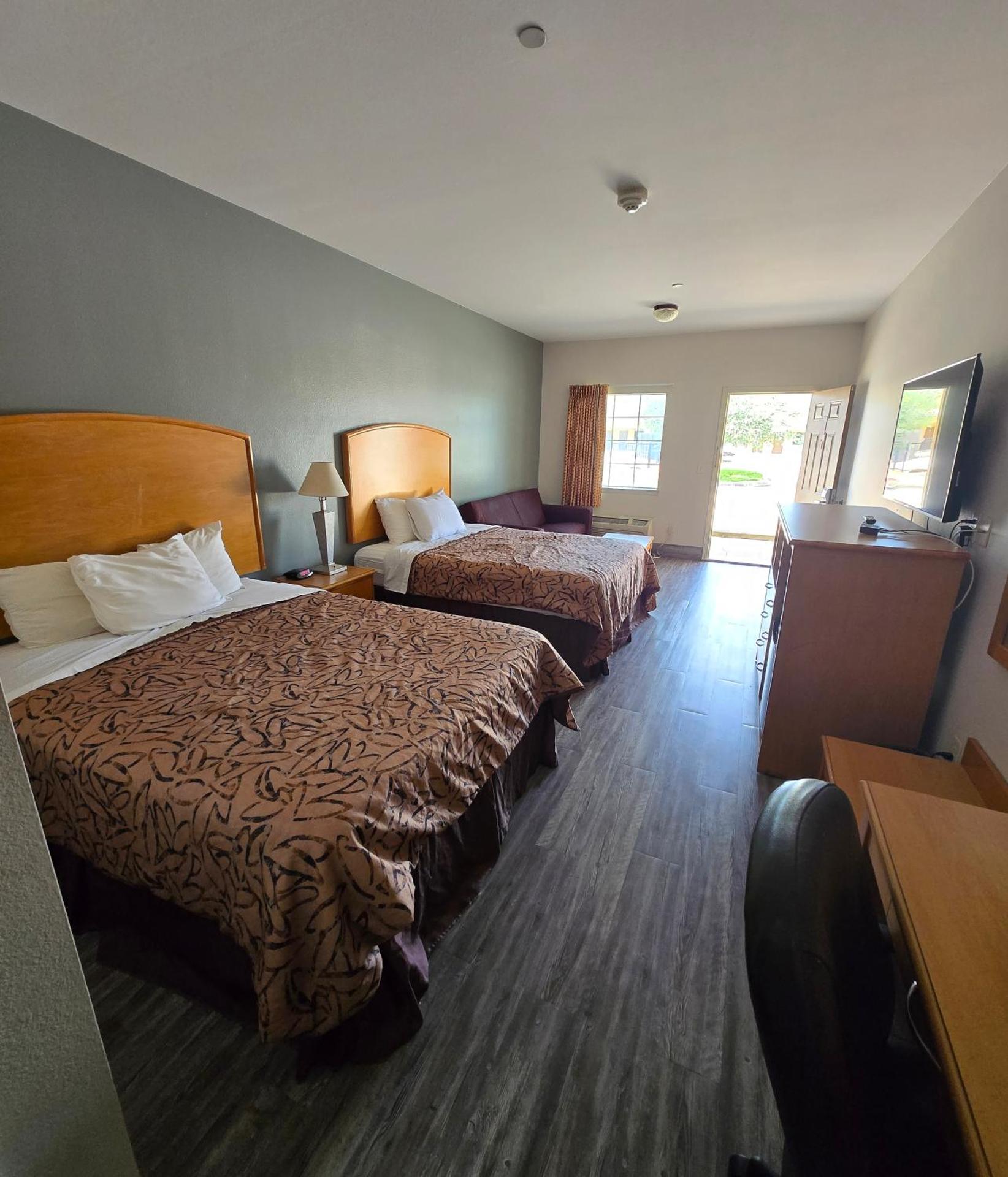 Whitesboro Inn & Suites