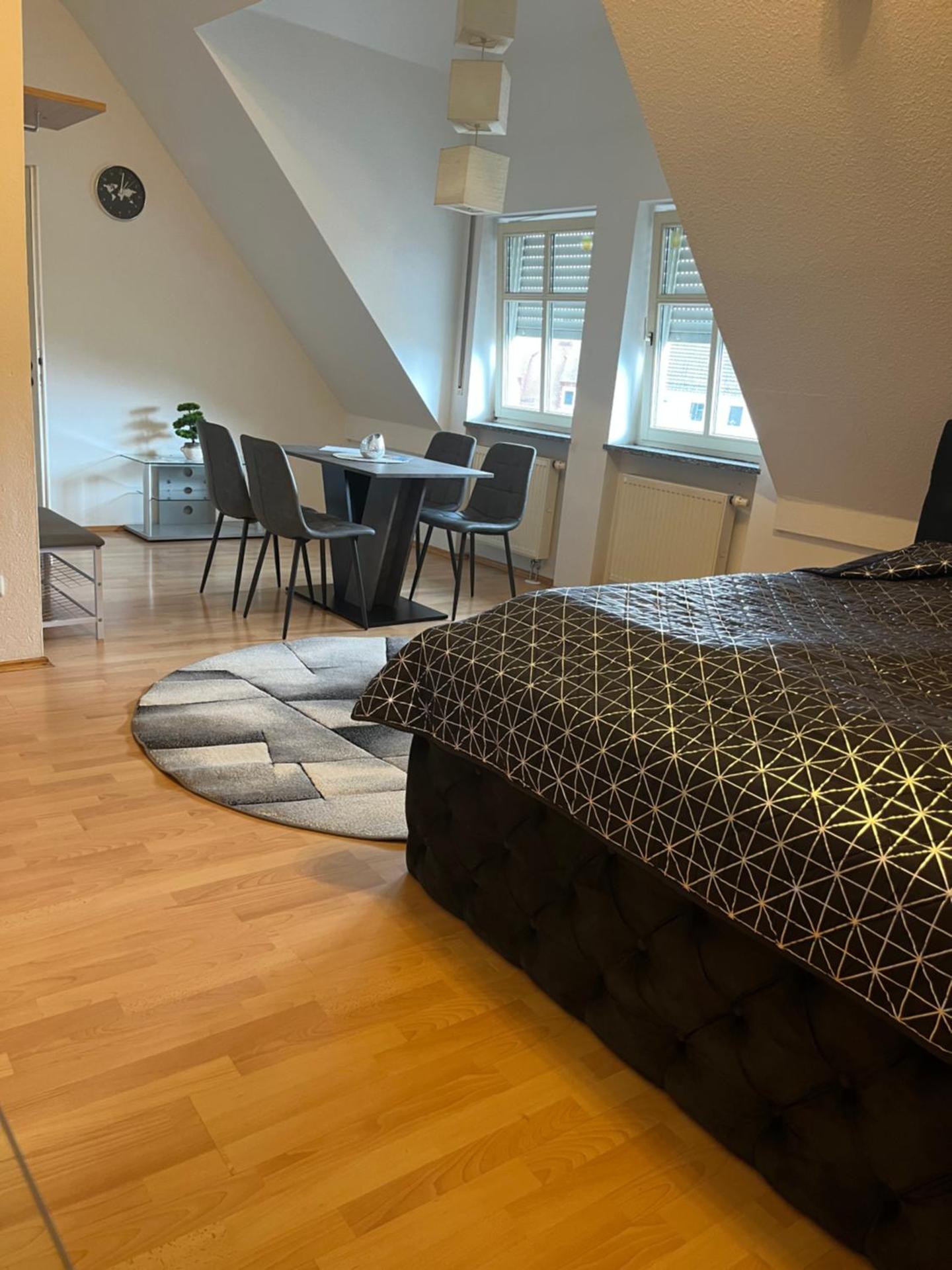 Zimmer zum vermieten direkt an der Donau und am Schloss