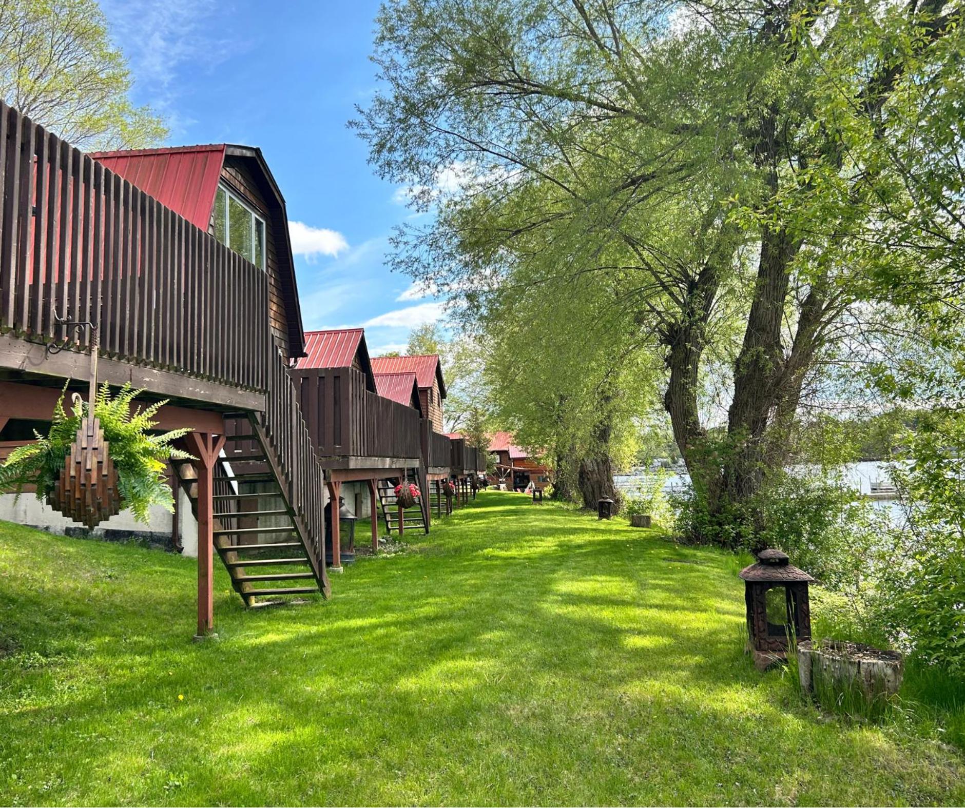 Sandy Shore Cottages Luxury Resort on Rice Lake