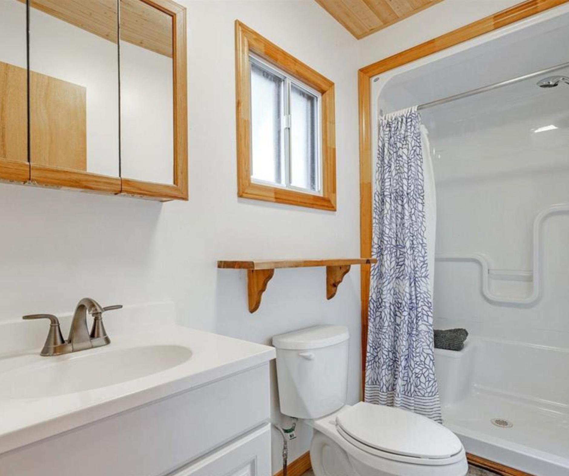 Sandy Shore Cottages Luxury Resort on Rice Lake