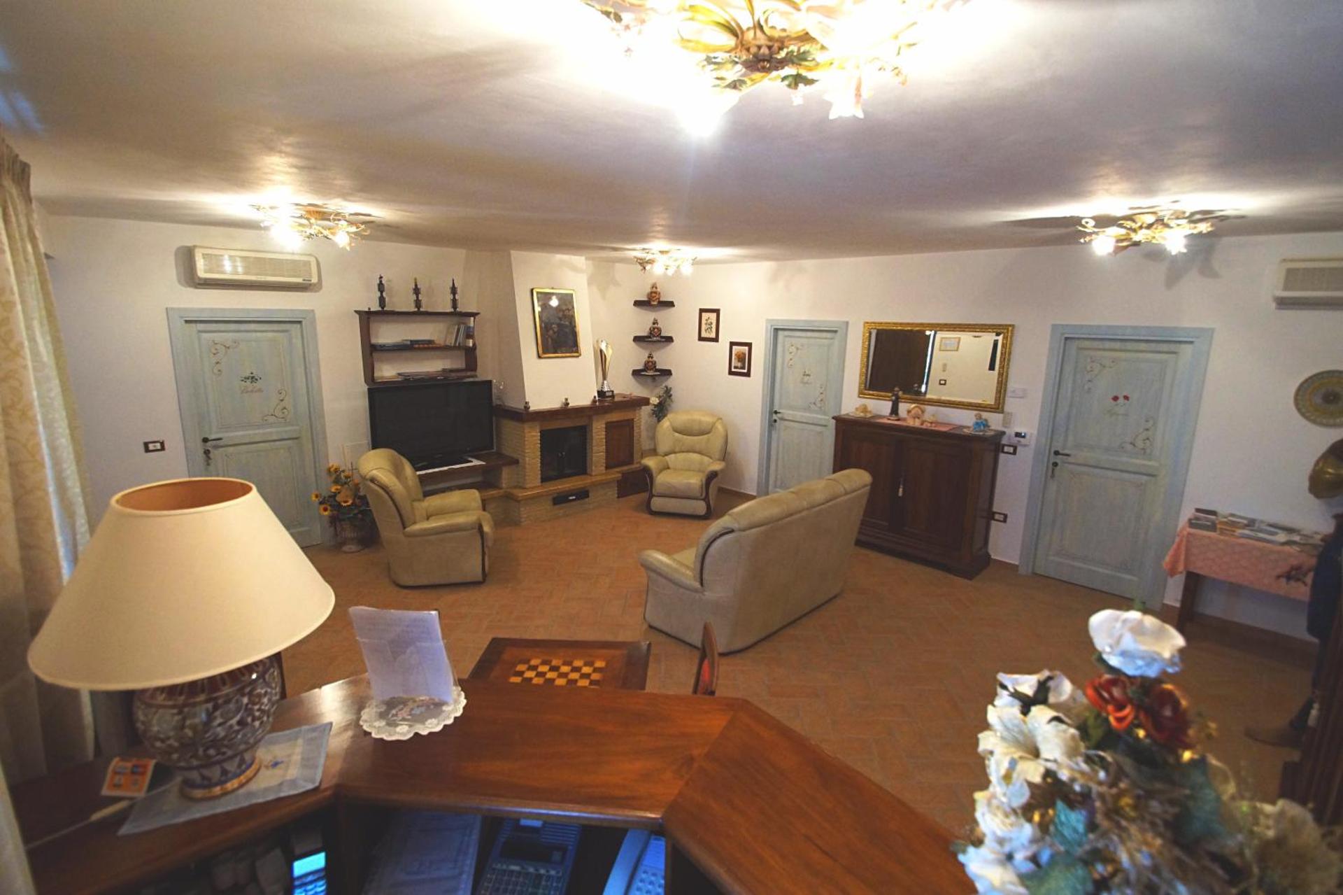 Communal lounge/ TV room