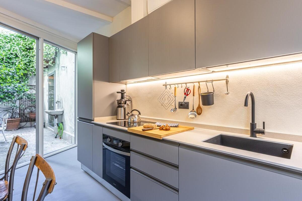 Navigli typical Milan home with private courtyard