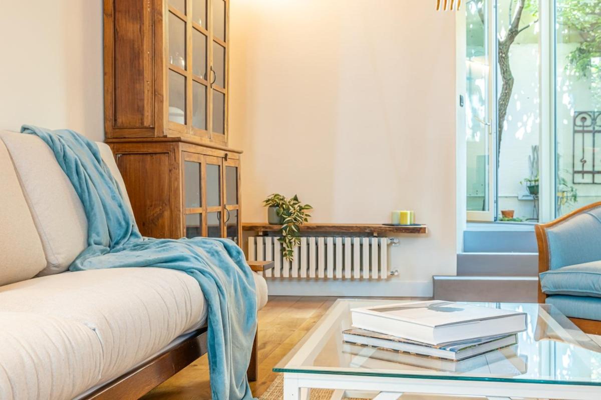 Navigli typical Milan home with private courtyard