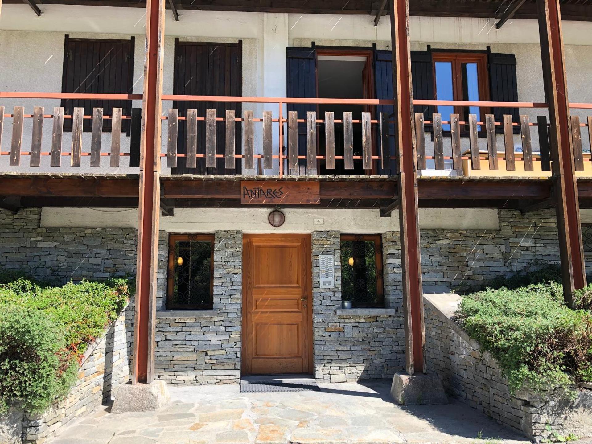 GuestHost - Charming Alpine Studio Flat - La Thuile