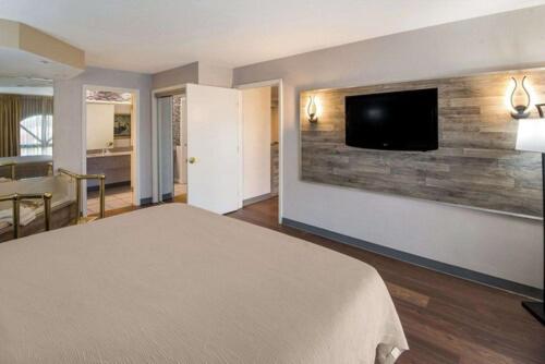 Quality Inn & Suites Cincinnati I-275