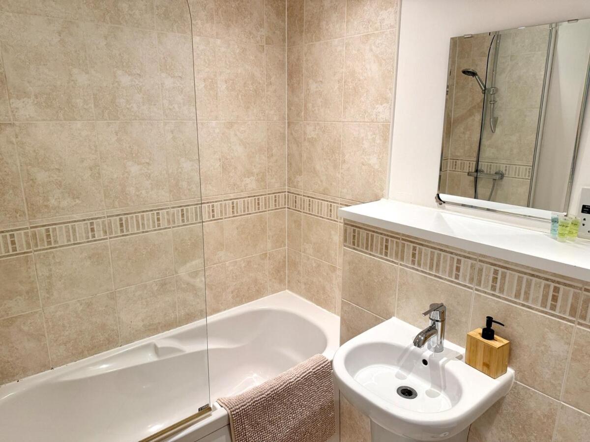 Charming 1BR Apartment In Heart of Cardiff Bay