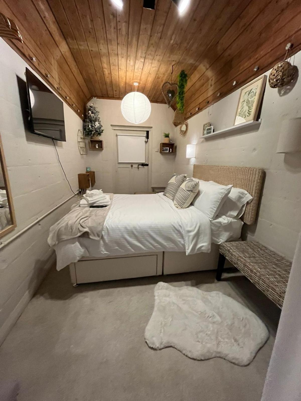 The Telephone exchange very quaint hot tub stay