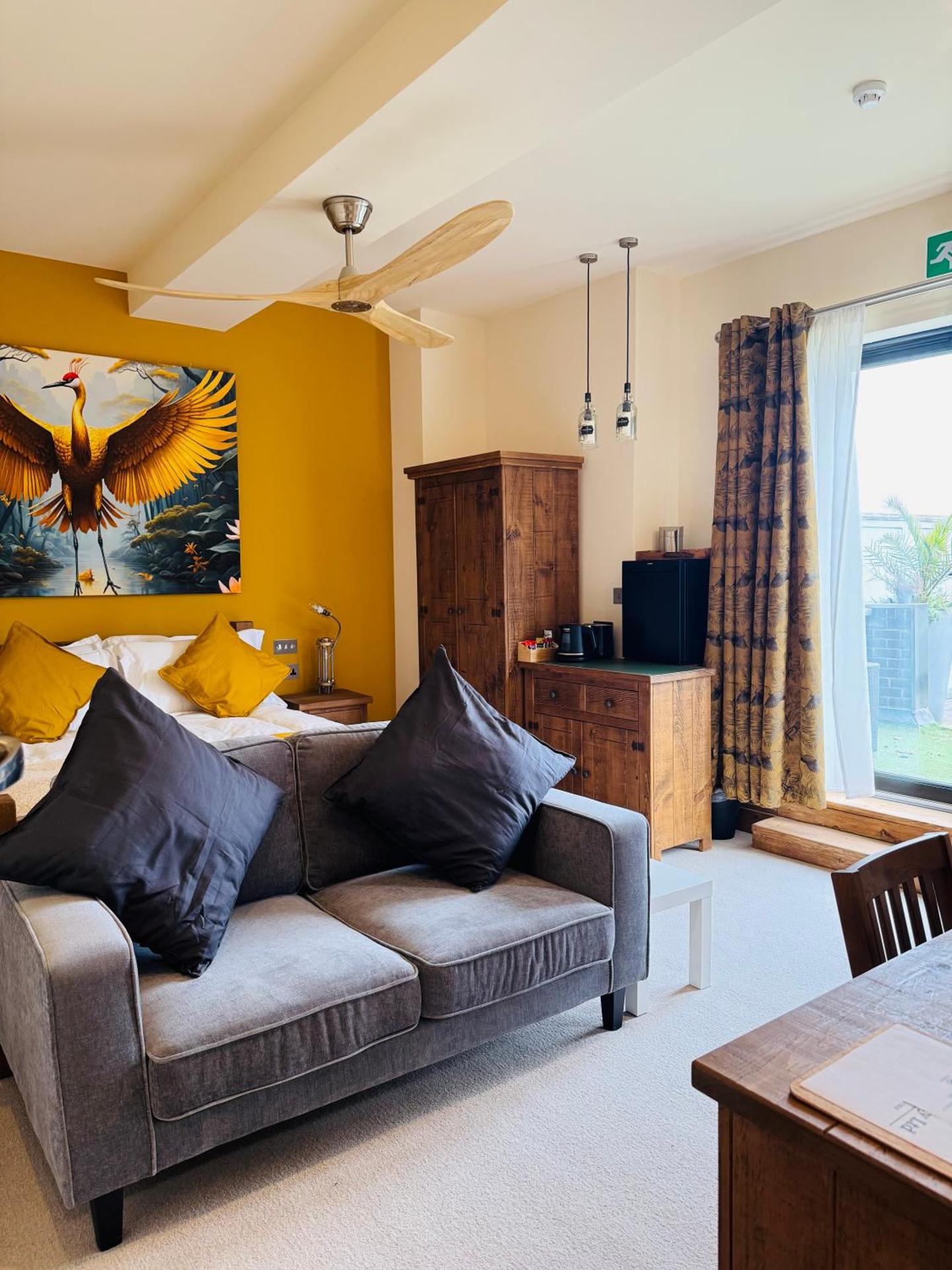 Chandlers Bar and Rooms