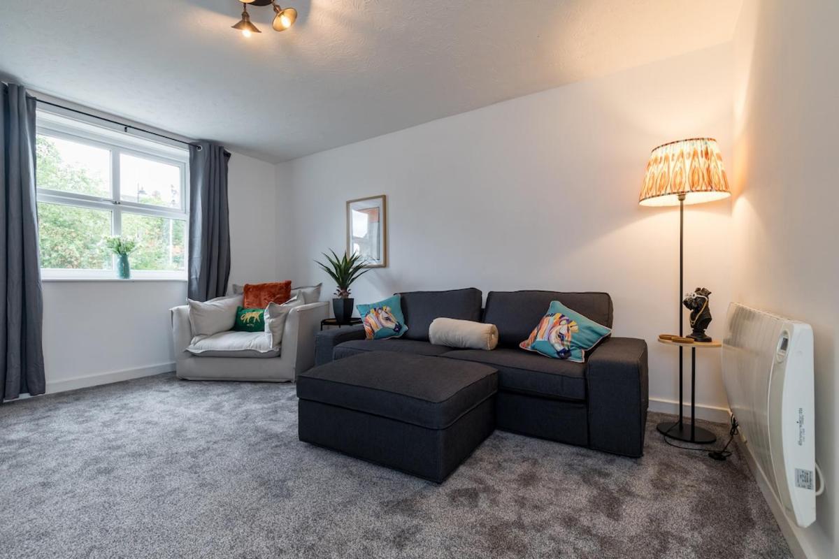 Countryside Stay Near JCB, Peaks & Alton Towers