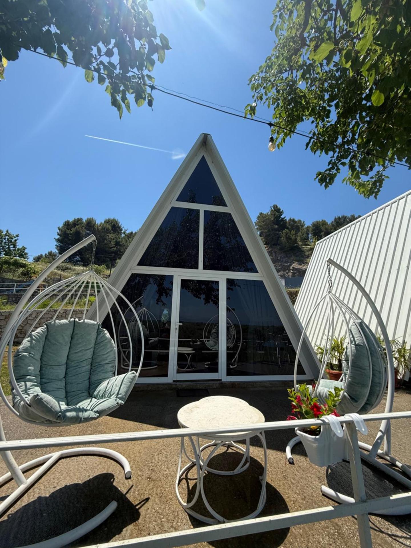 Alex's House Shirokë