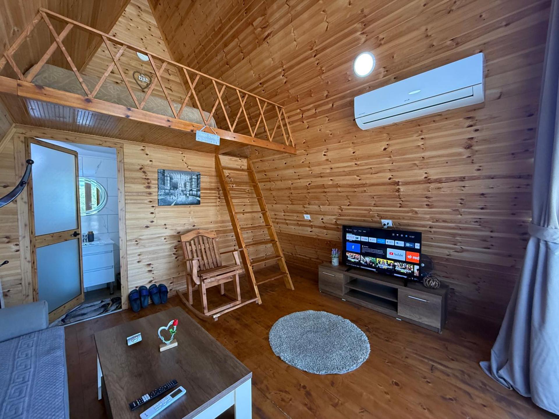 Alex's House Shirokë