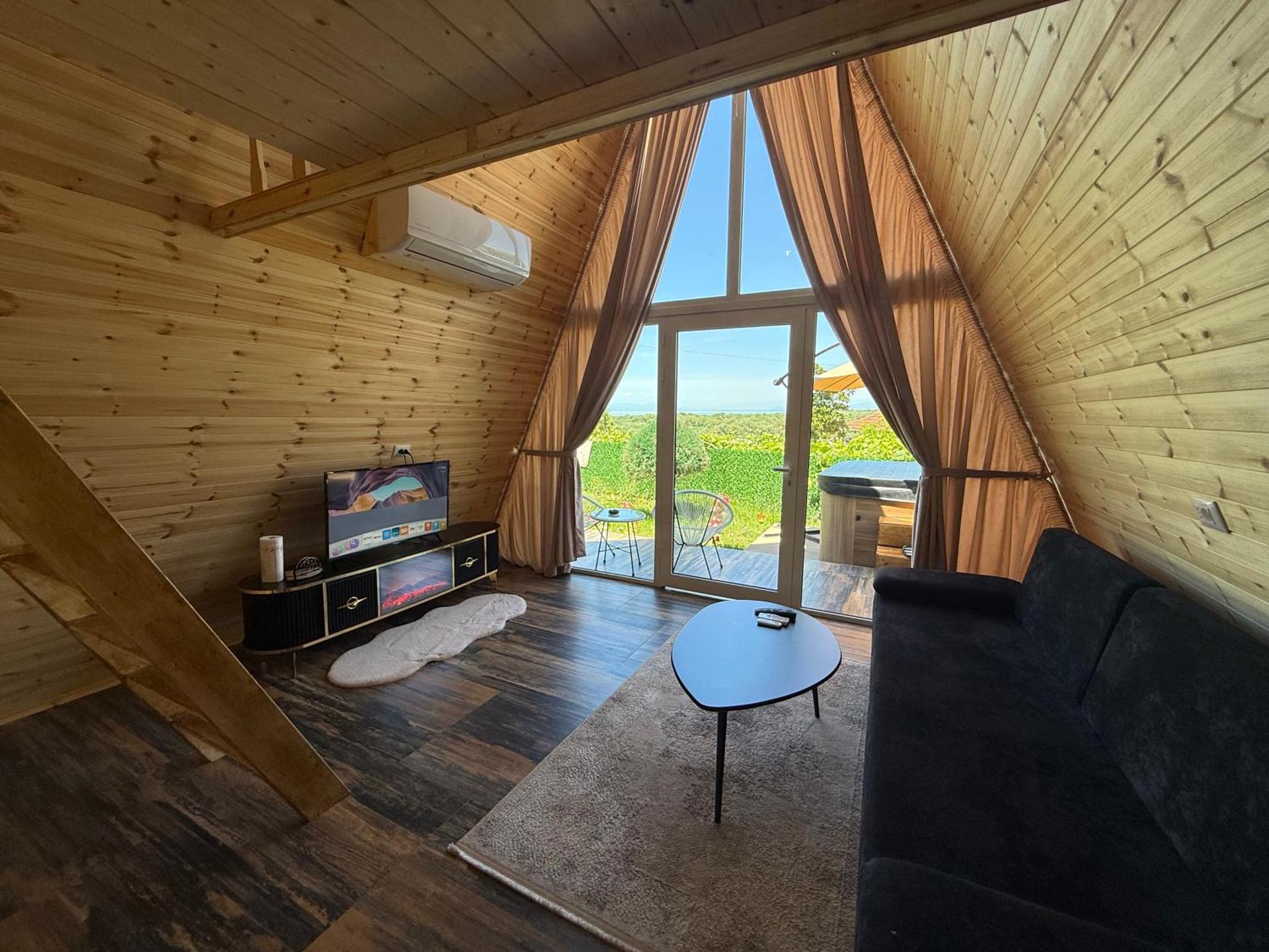 Alex's House Shirokë