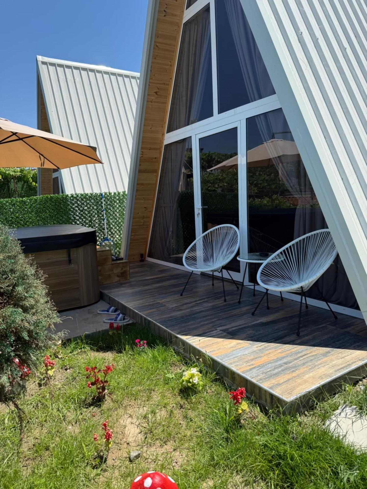 Alex's House Shirokë