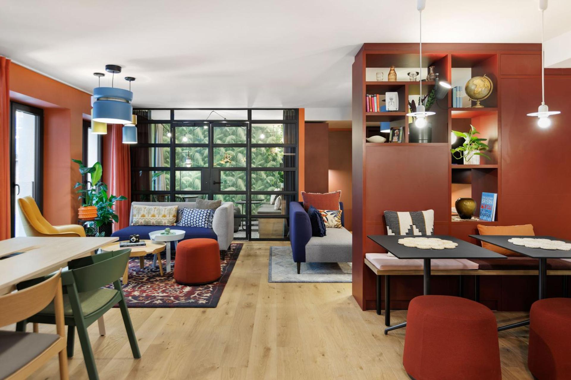 Communal lounge/ TV room