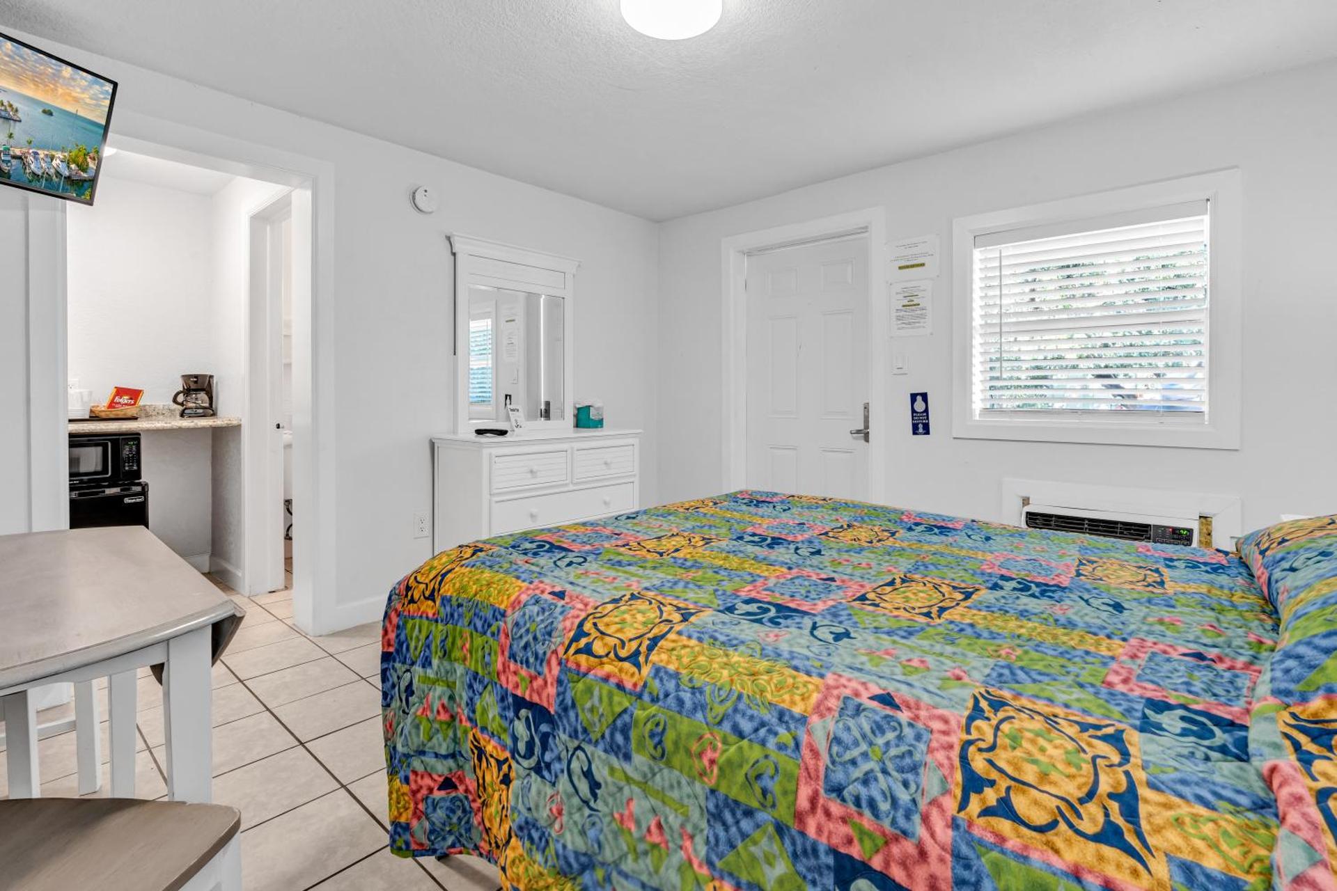 Queen Room - Non-Smoking