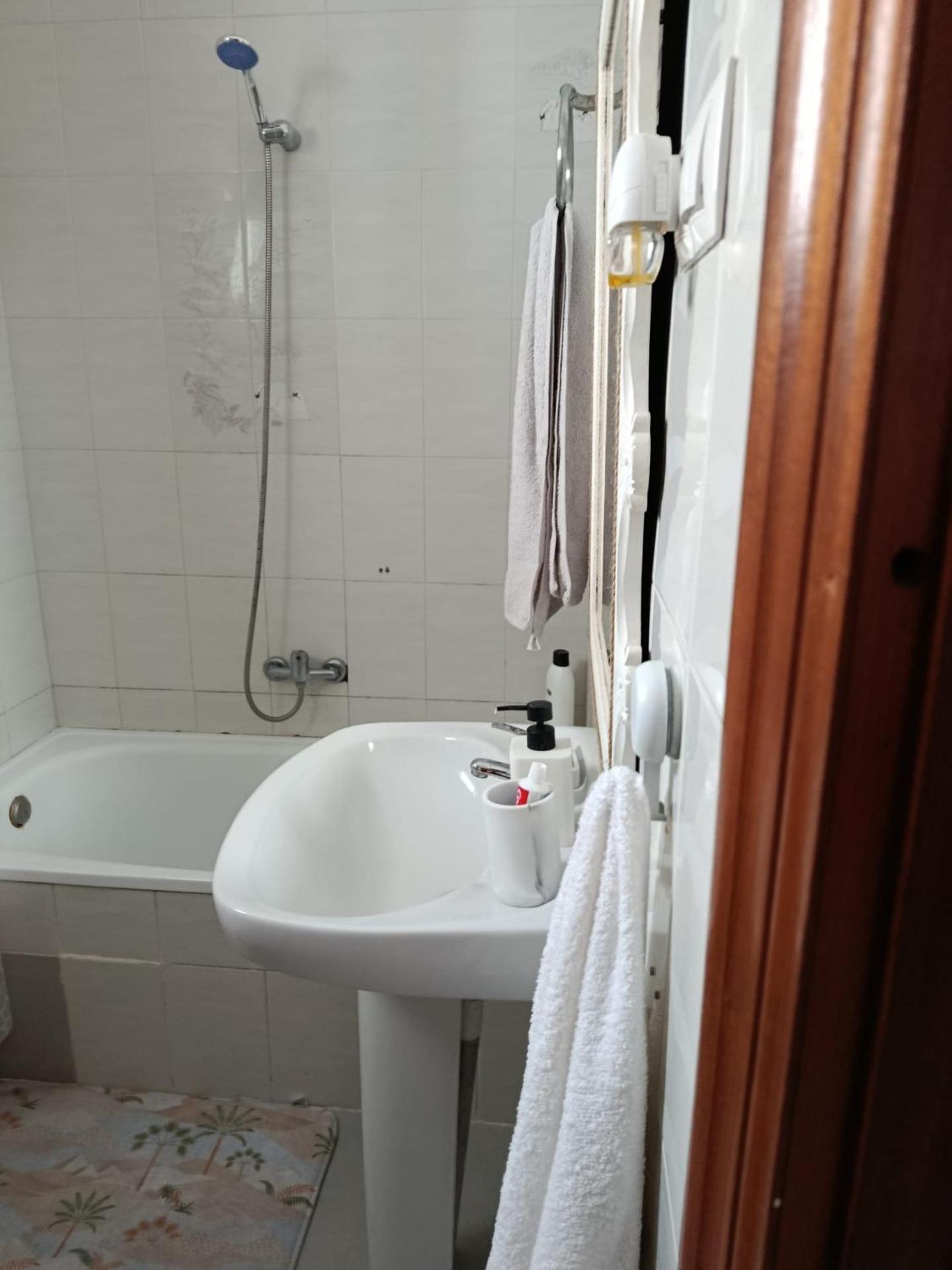 Se alquila habitaciones en piso Compartido SIn ASCENSOR ELDA