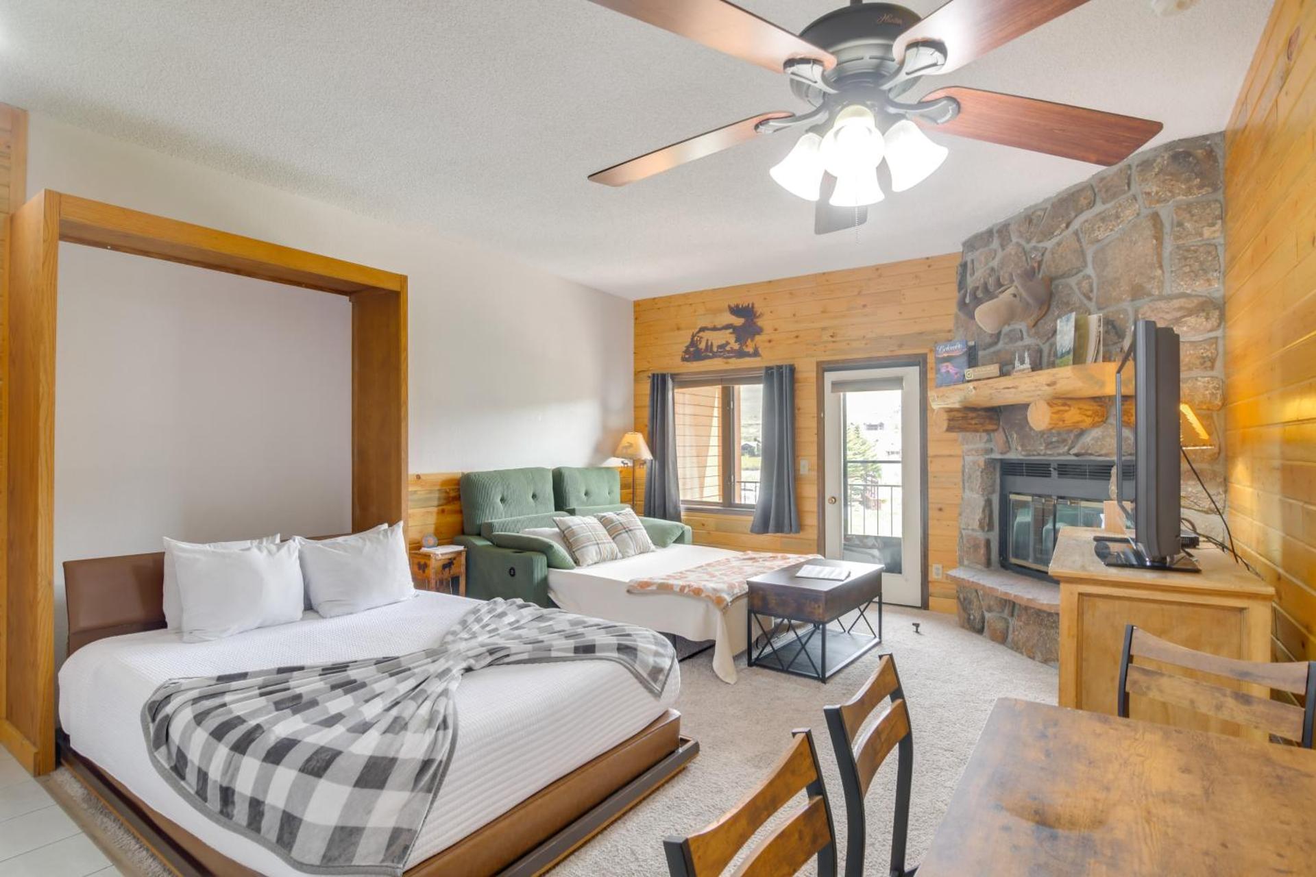 2 Mi to Granby Ranch Mtn Condo with Hot Tub!