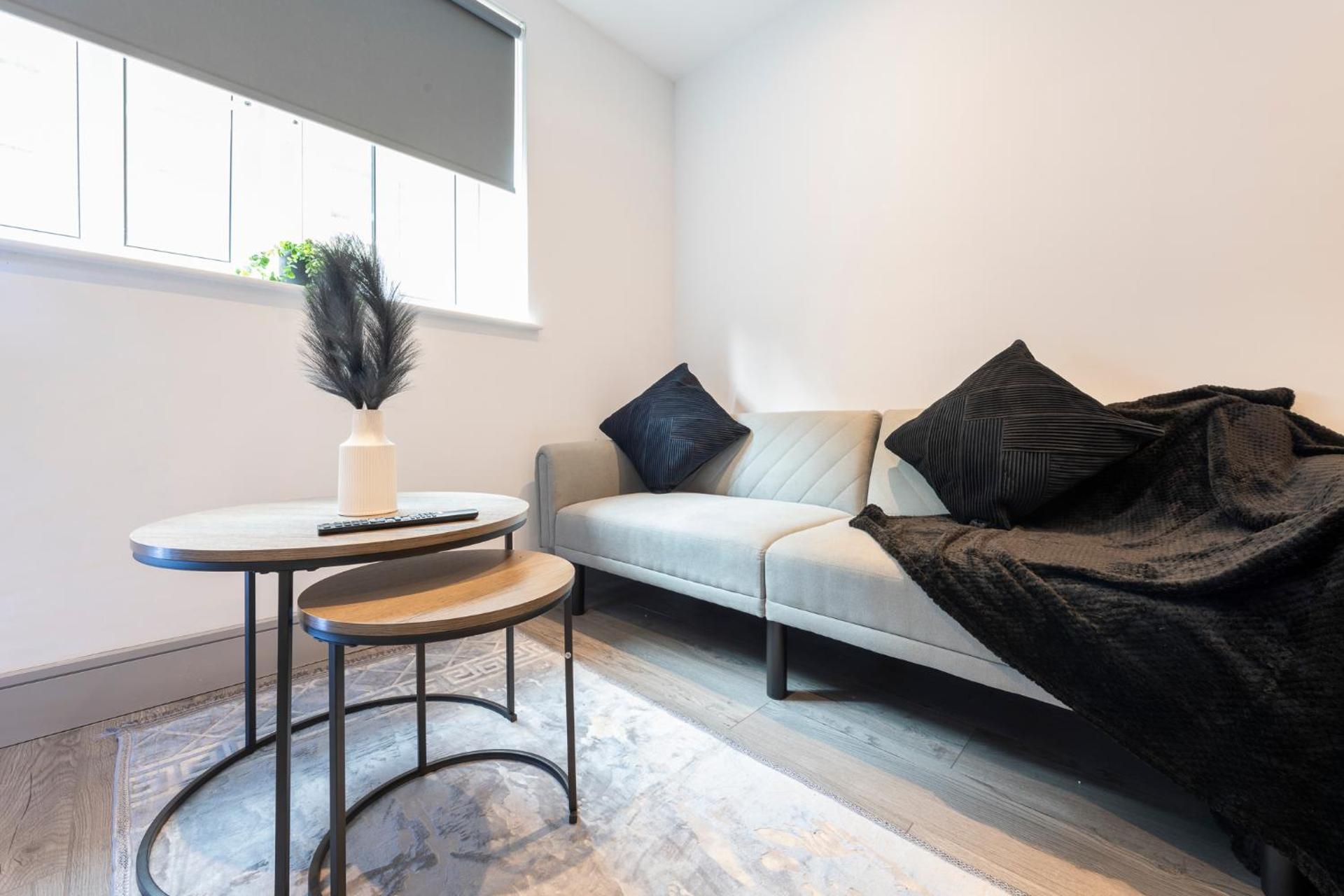 1 Bedroom Luxury Serviced Apartment