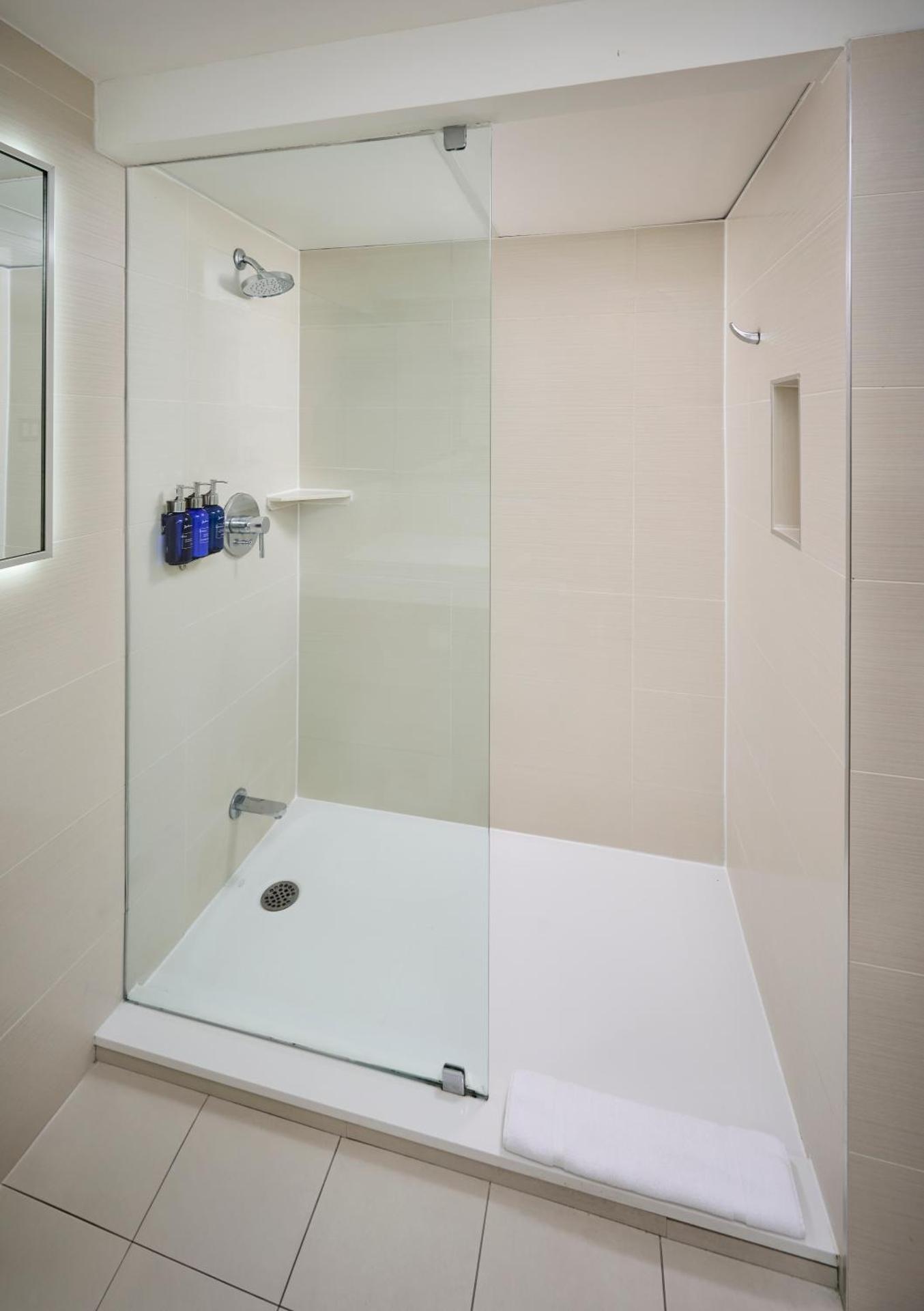 Værelse med kingsize-seng og byudsigt – ikkeryger