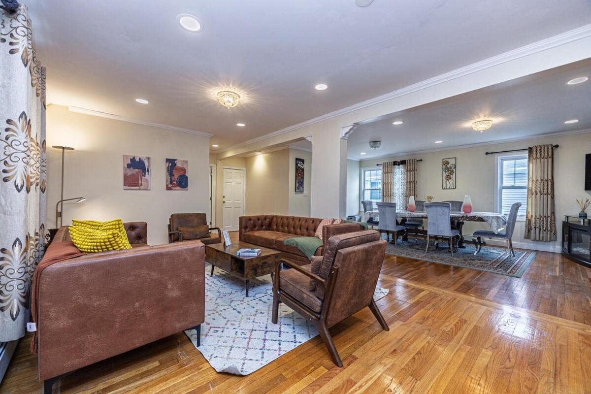 Extremely Spacious Home 10 Mins to The Encore