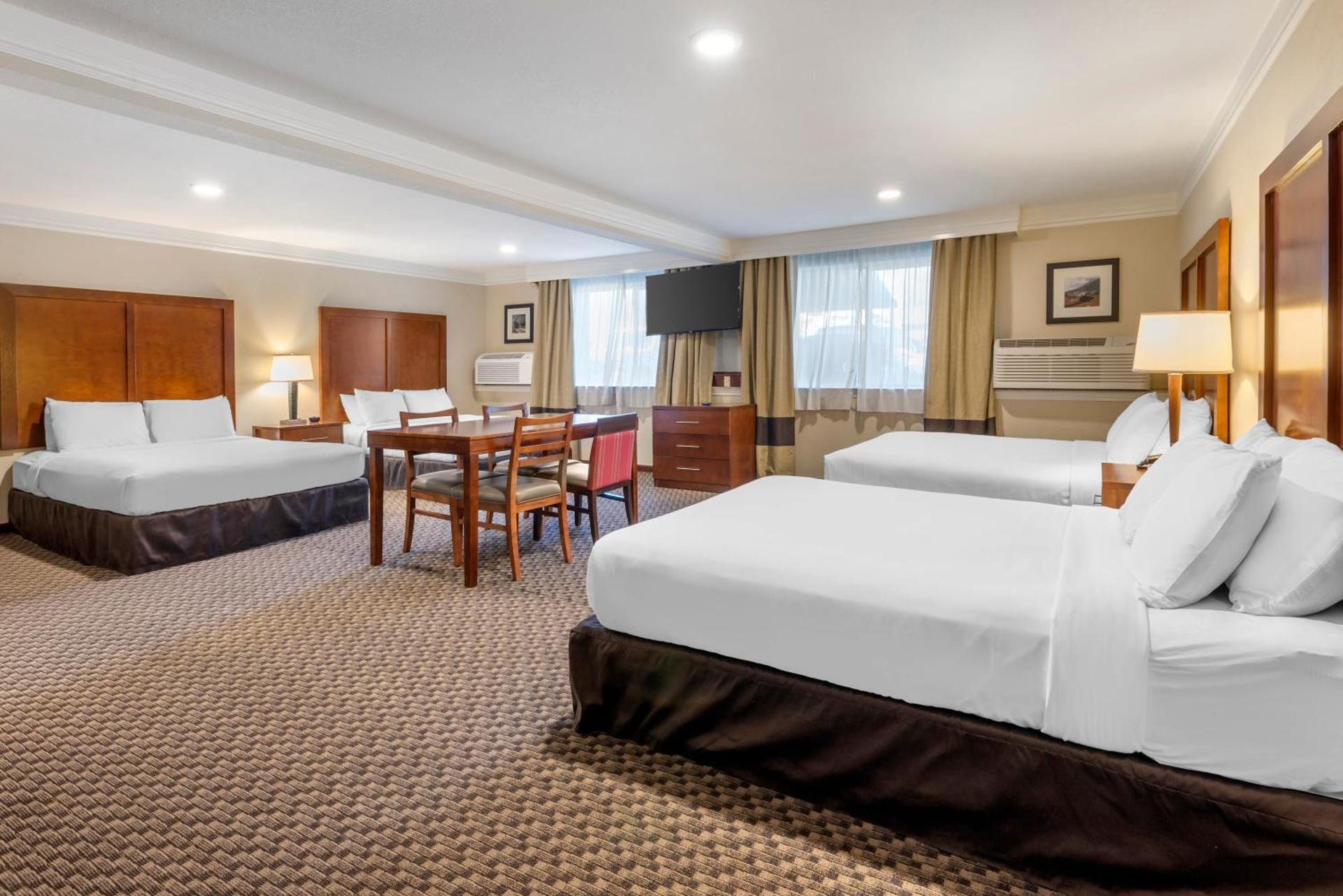 Suite with Four Queen Beds - Accessible/Non-Smoking